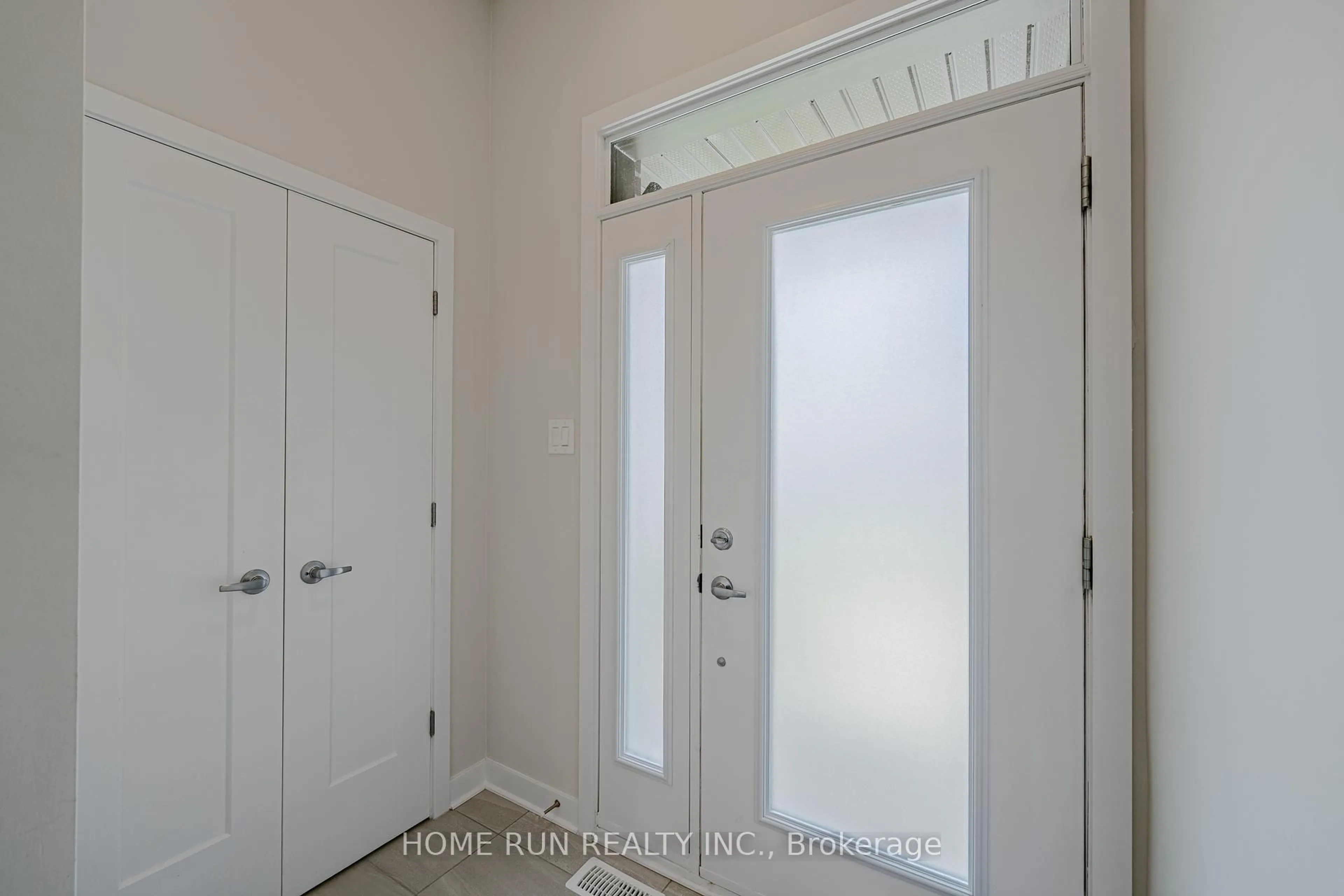 Indoor entryway for 23 Maize St, Ottawa Ontario K2S 2T4