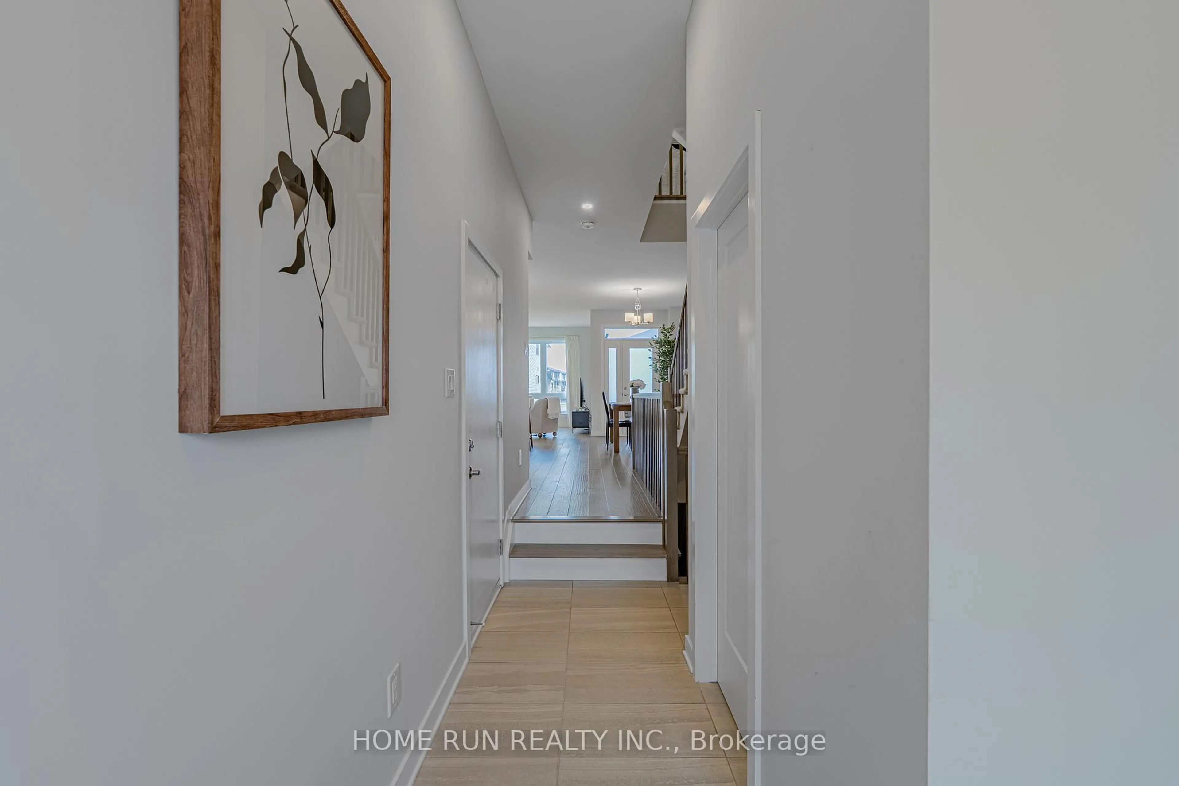 Indoor entryway for 23 Maize St, Ottawa Ontario K2S 2T4
