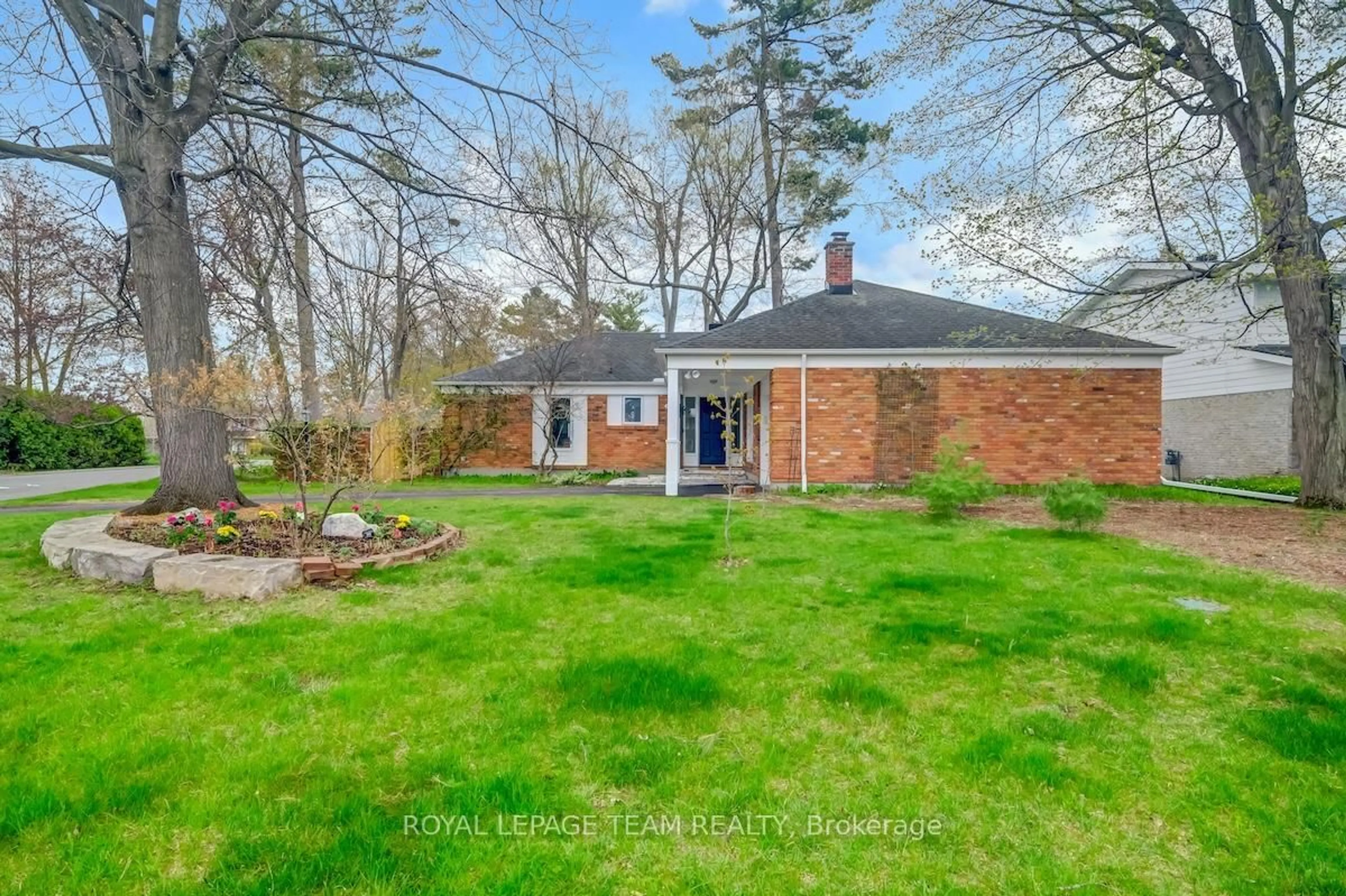 A pic from outside/outdoor area/front of a property/back of a property/a pic from drone, unknown for 79 Parkland Cres, Ottawa Ontario K2H 7V9