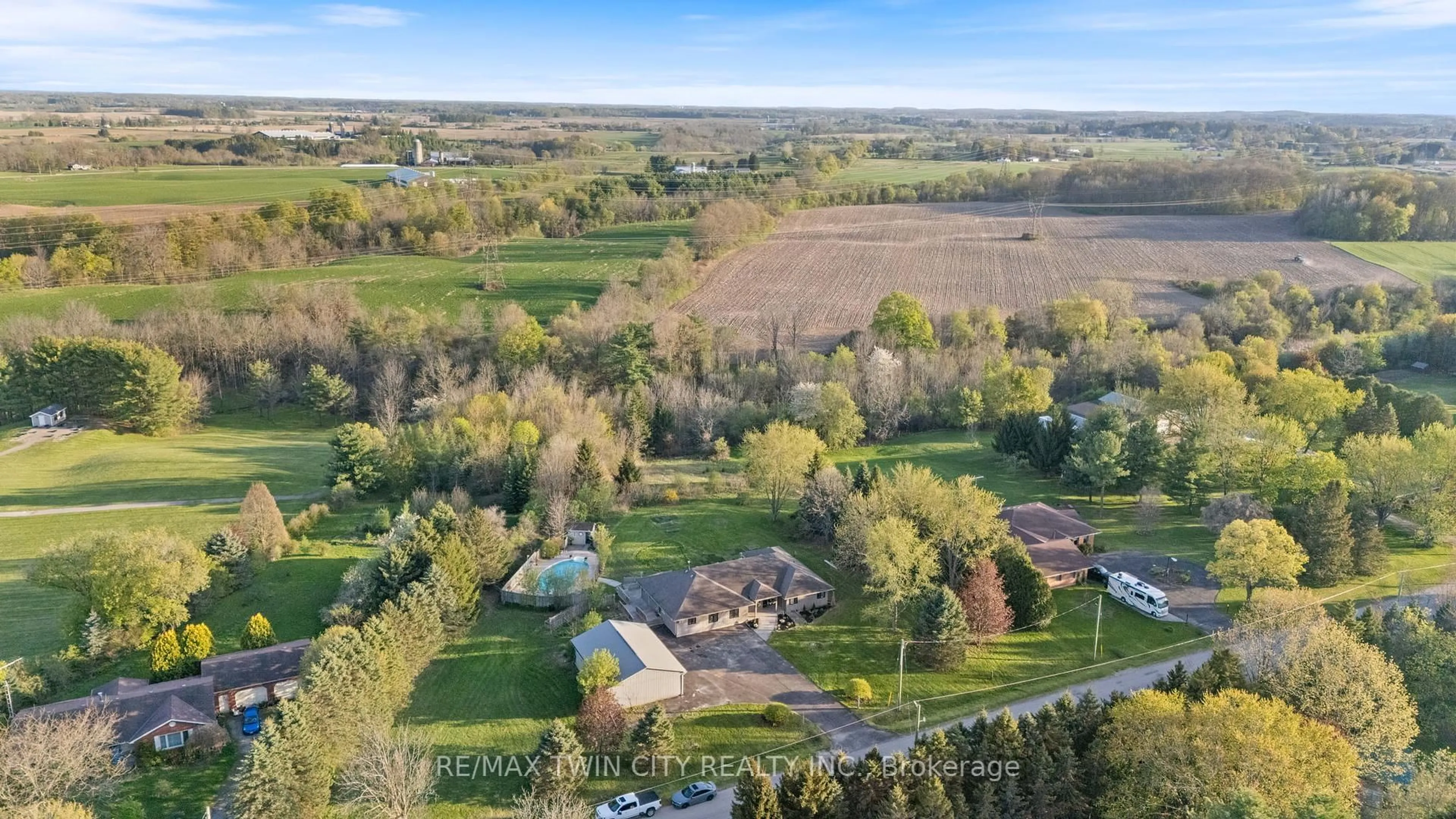 A pic from outside/outdoor area/front of a property/back of a property/a pic from drone, water/lake/river/ocean view for 37 River Rd, Brant Ontario N3R 0C1