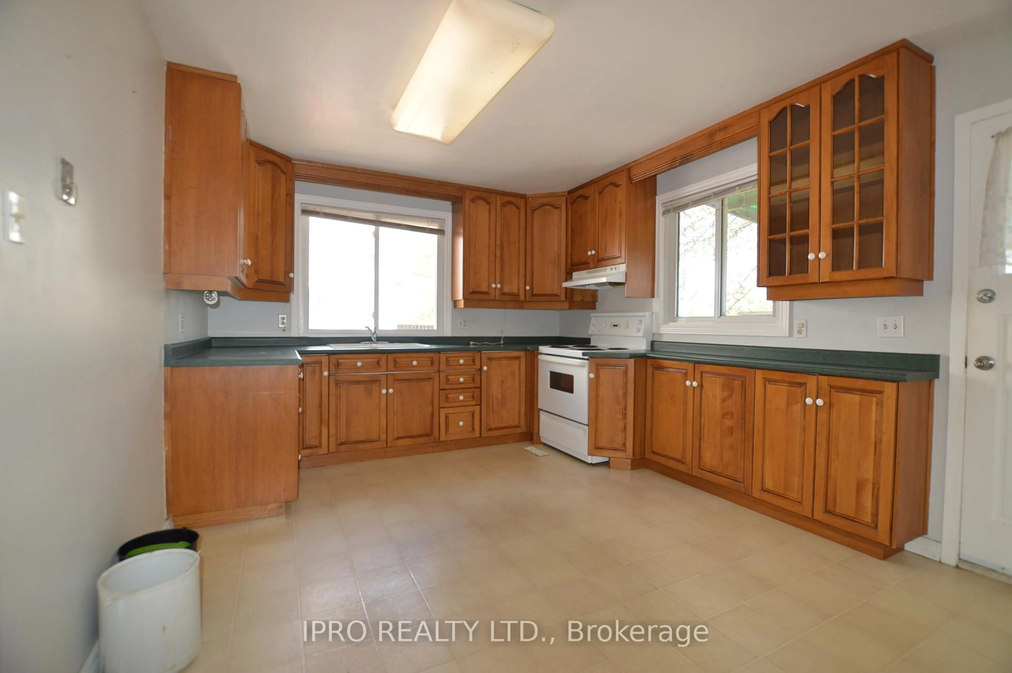 Standard kitchen, unknown for 198 Pinedale Dr, Kitchener Ontario N2E 1K3