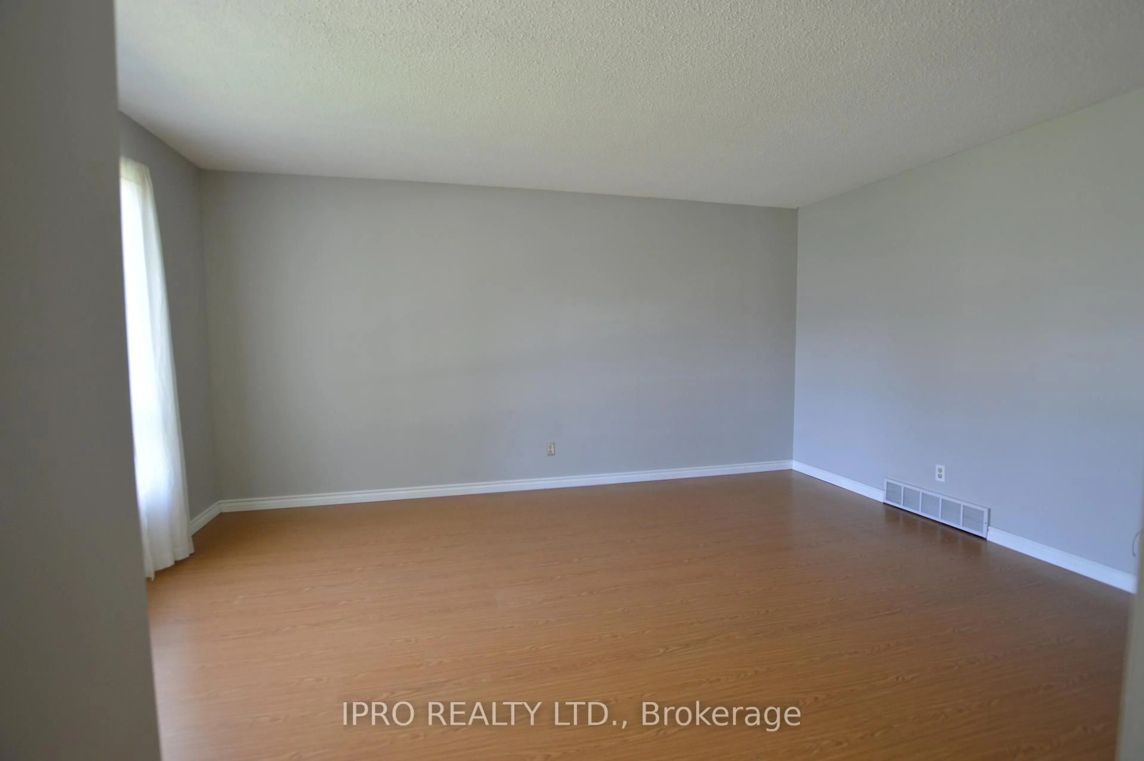 A pic of a room for 198 Pinedale Dr, Kitchener Ontario N2E 1K3