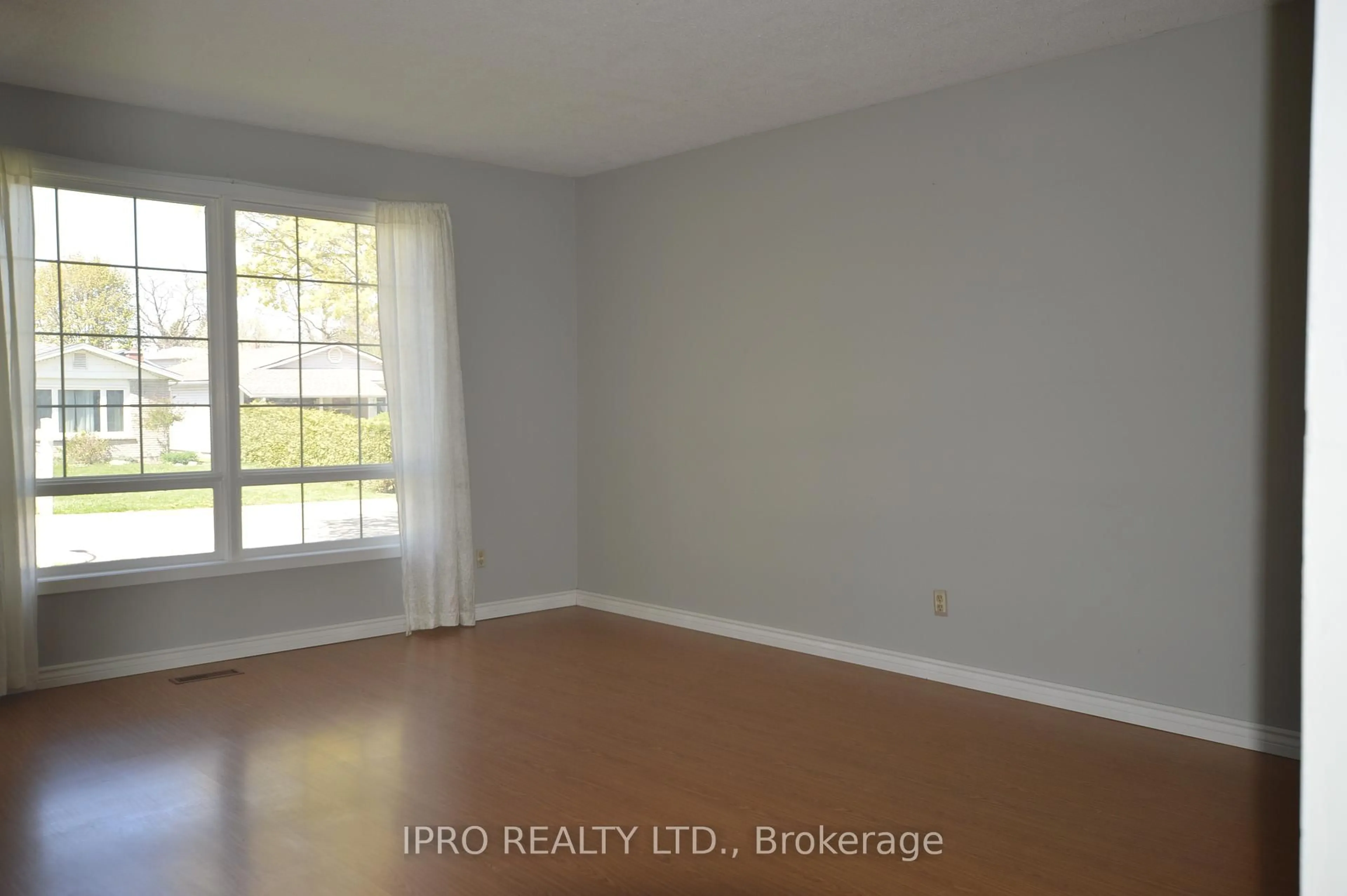 A pic of a room for 198 Pinedale Dr, Kitchener Ontario N2E 1K3