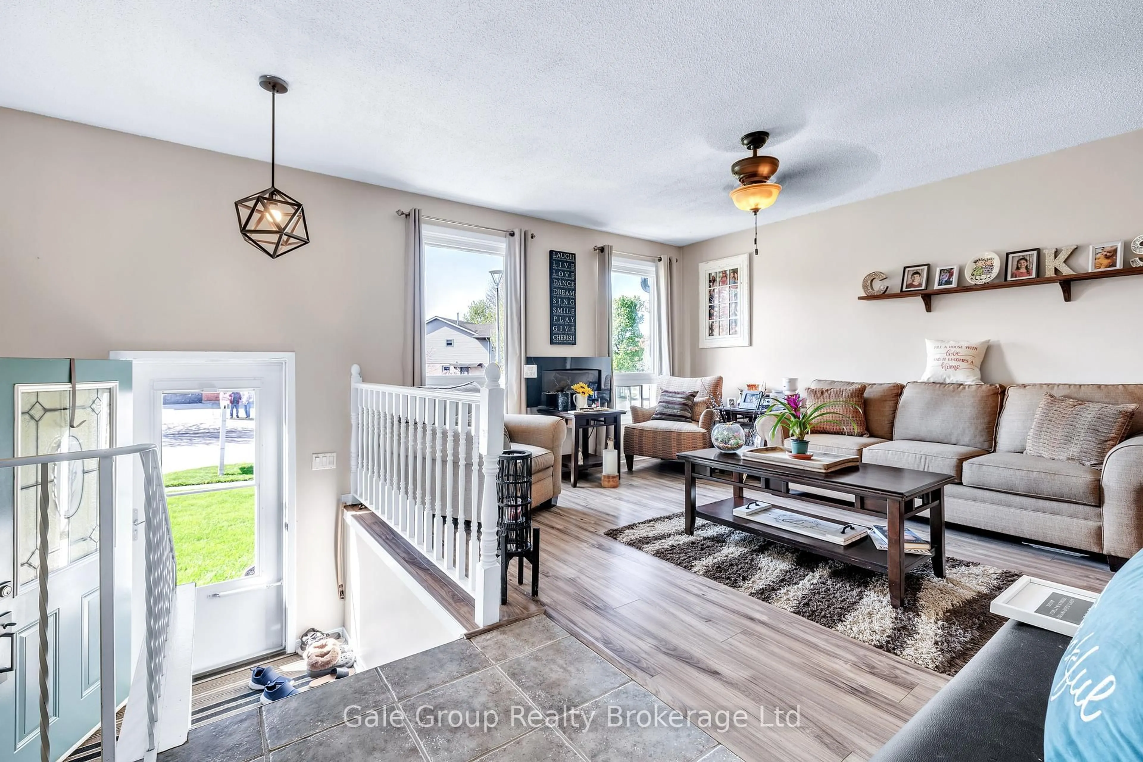 Living room with furniture, unknown for 1127 Pearson Dr, Woodstock Ontario N4S 8J4