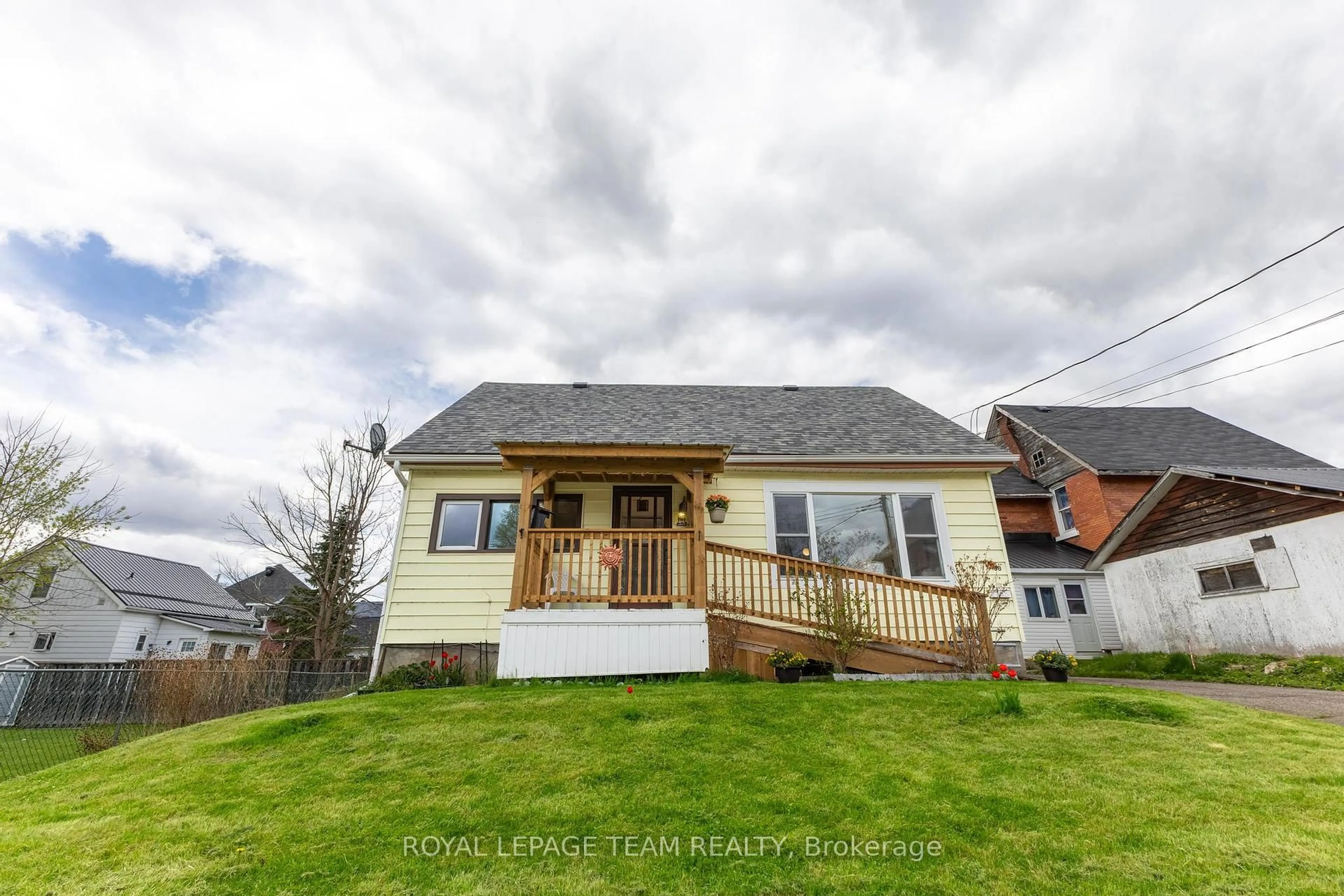 A pic from outside/outdoor area/front of a property/back of a property/a pic from drone, street for 168 Munroe Ave, Renfrew Ontario K7V 3L5