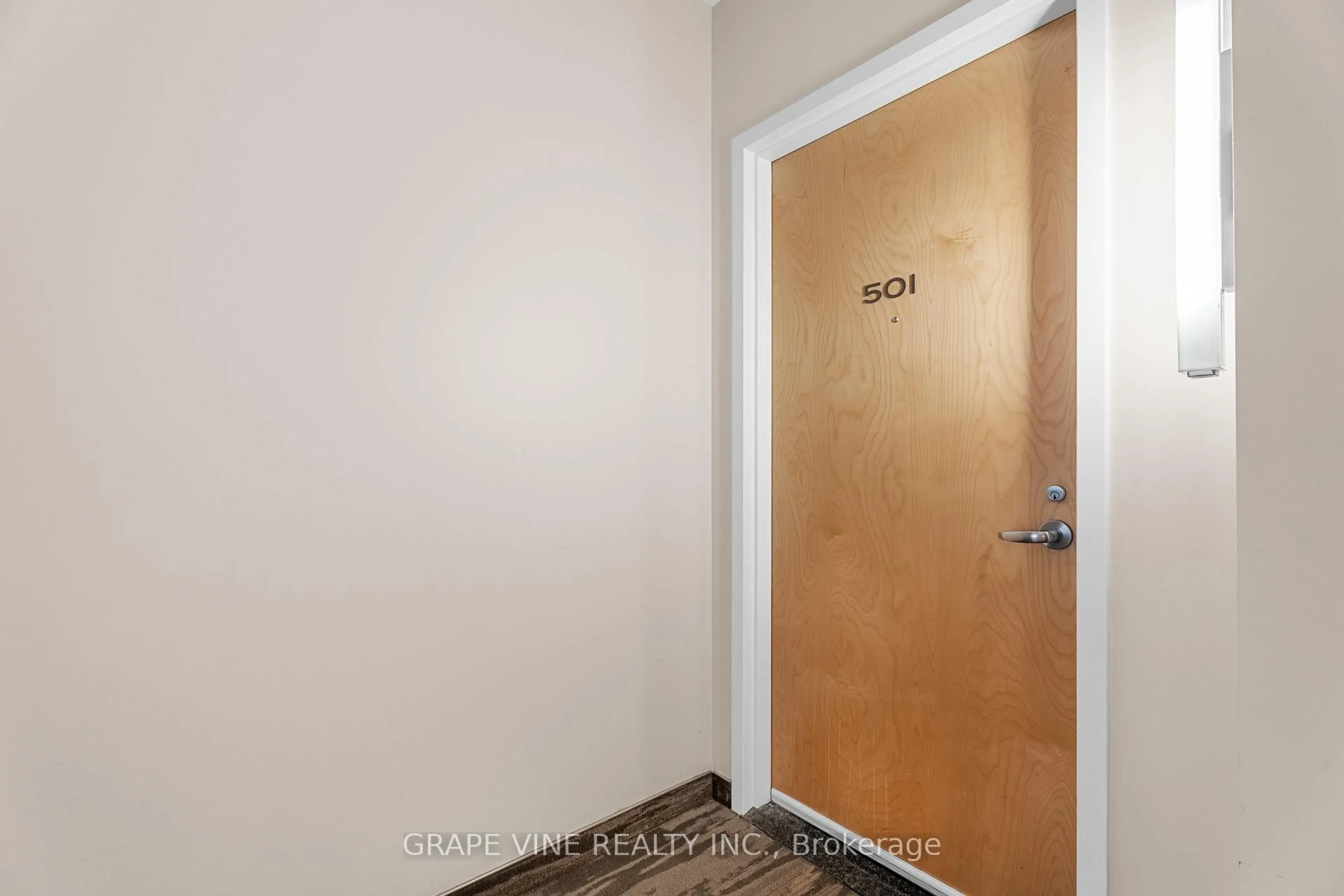 Indoor entryway for 300 Lett St #501, Ottawa Ontario K1R 0A8