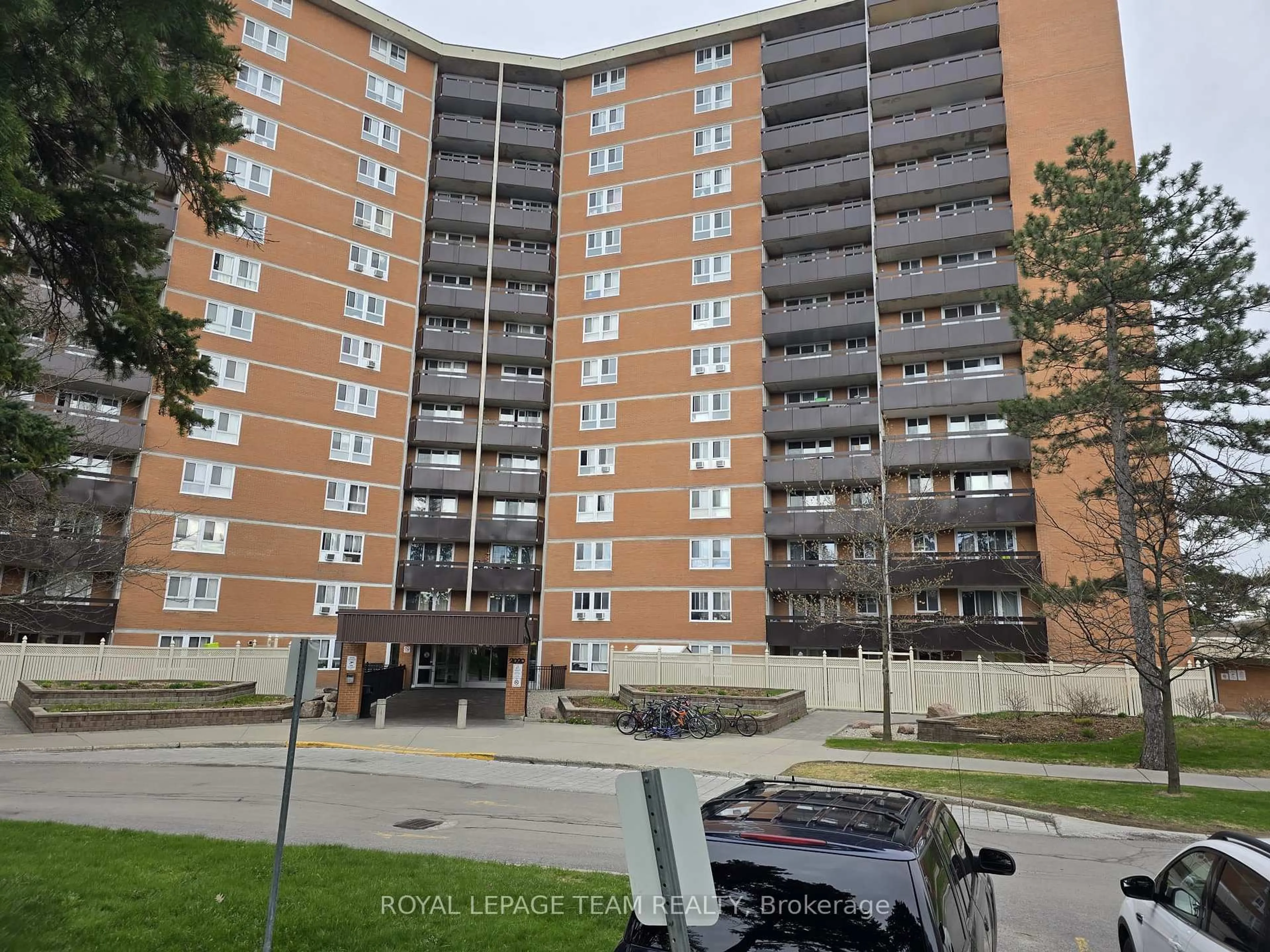 A pic from outside/outdoor area/front of a property/back of a property/a pic from drone, city buildings view from balcony for 2020 Jasmine Cres #718, Ottawa Ontario K1J 8K5