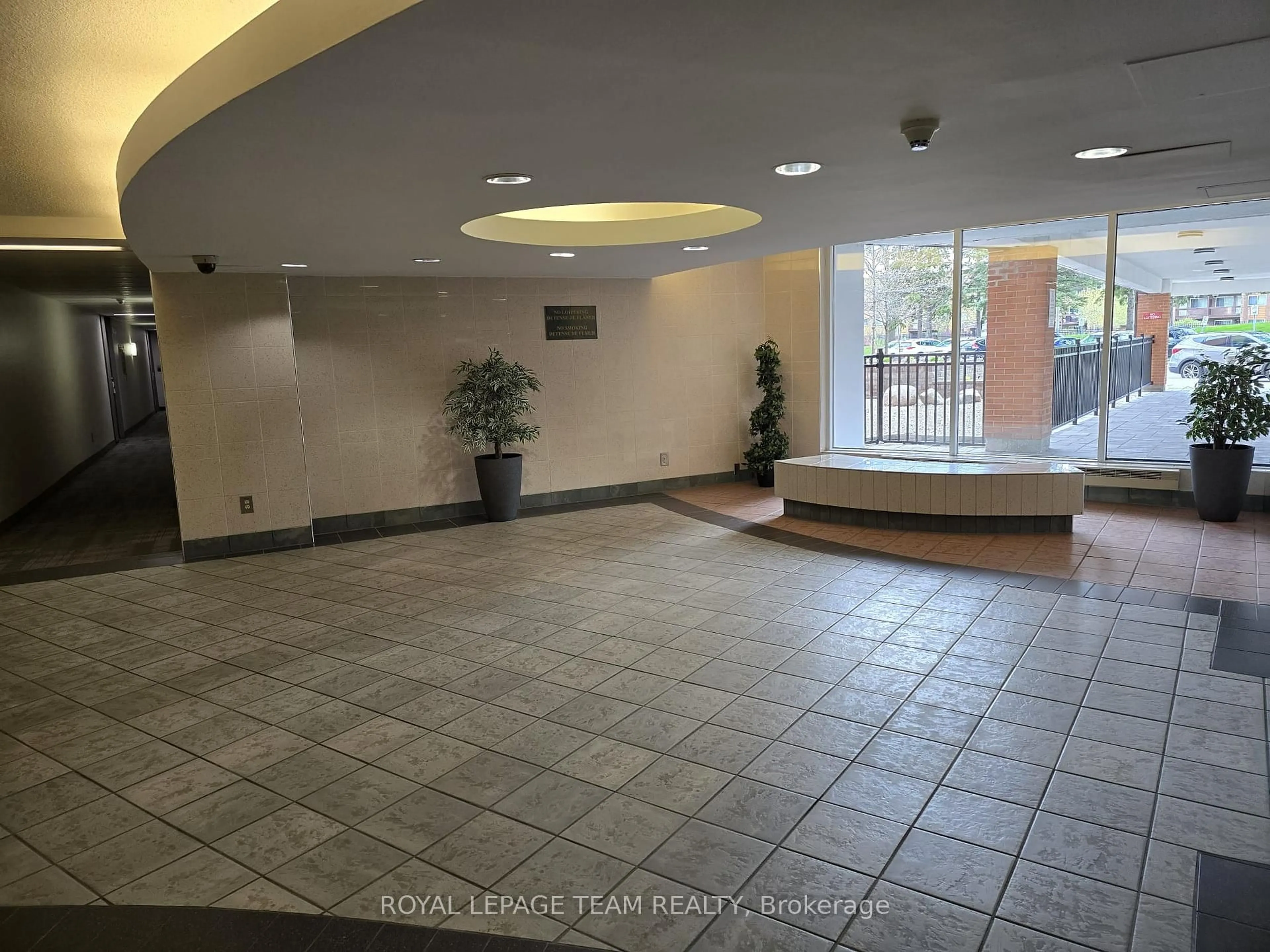 Indoor foyer for 2020 Jasmine Cres #718, Ottawa Ontario K1J 8K5