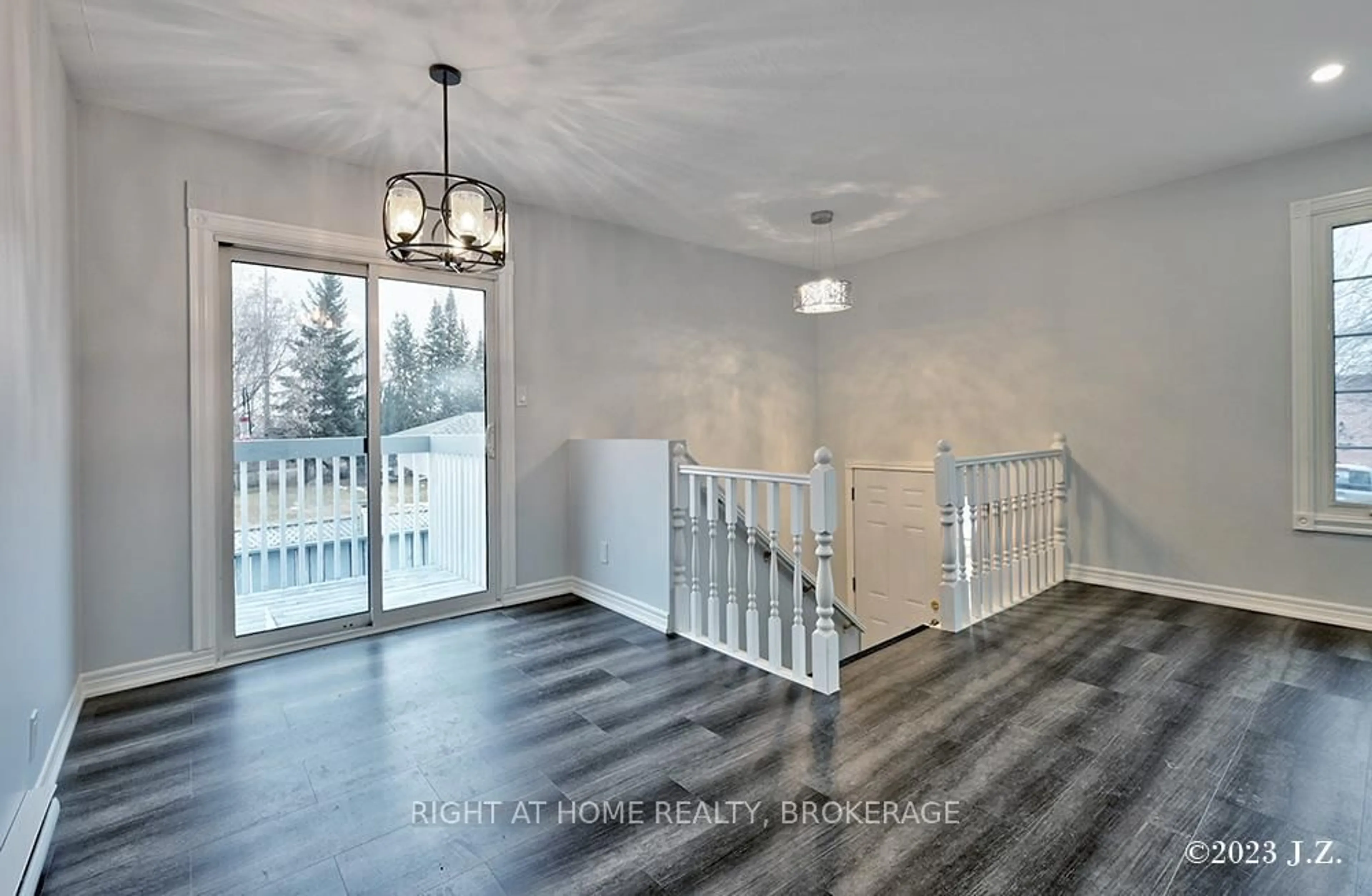 Indoor entryway for 839 Mountain Ash Rd, Peterborough South Ontario K9J 8K2