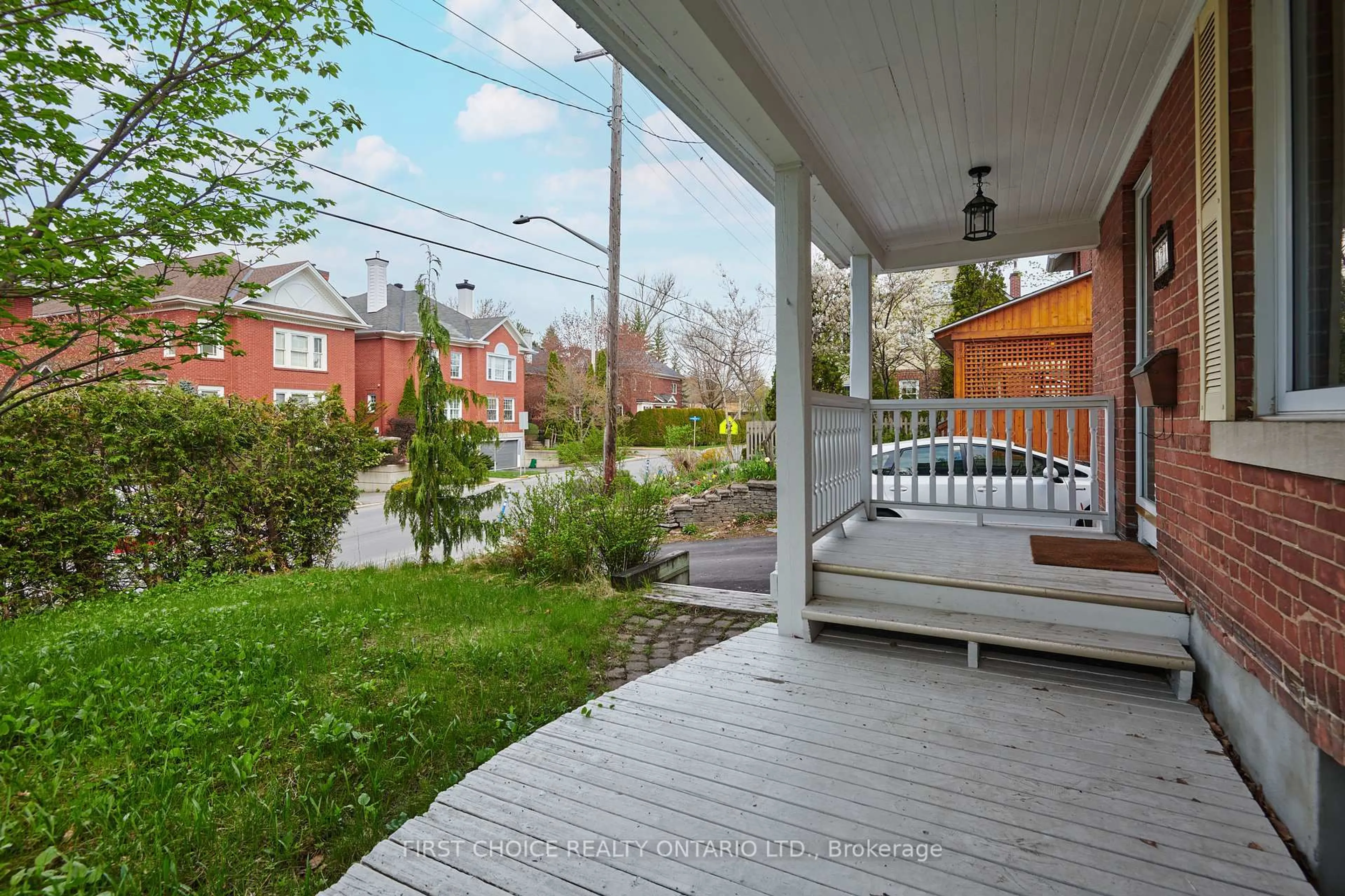 Patio, street for 171 Springfield Rd, Ottawa Ontario K1M 1C4