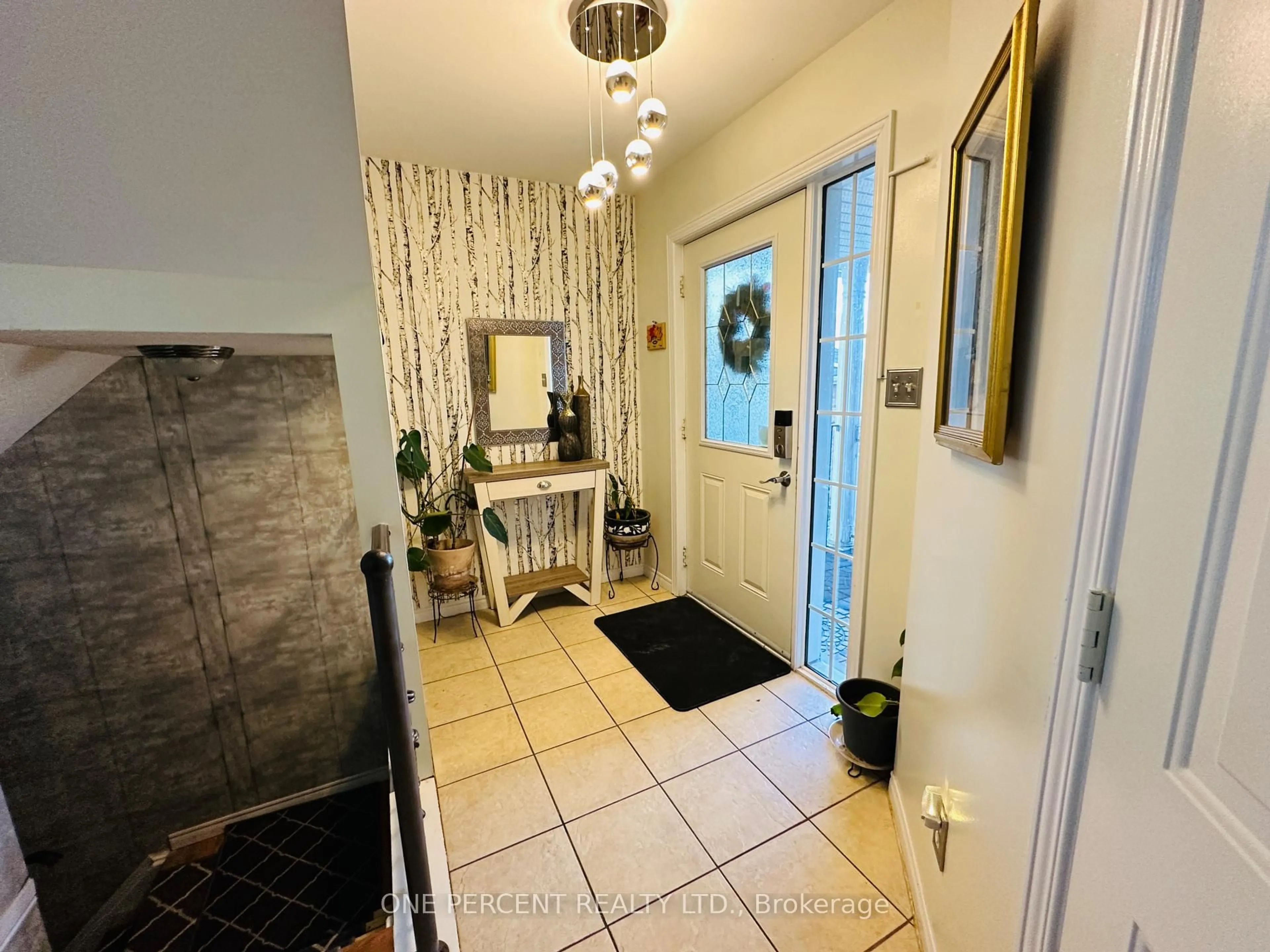 Indoor entryway for 160 Hidden Creek Dr, Kitchener Ontario N2N 3N6
