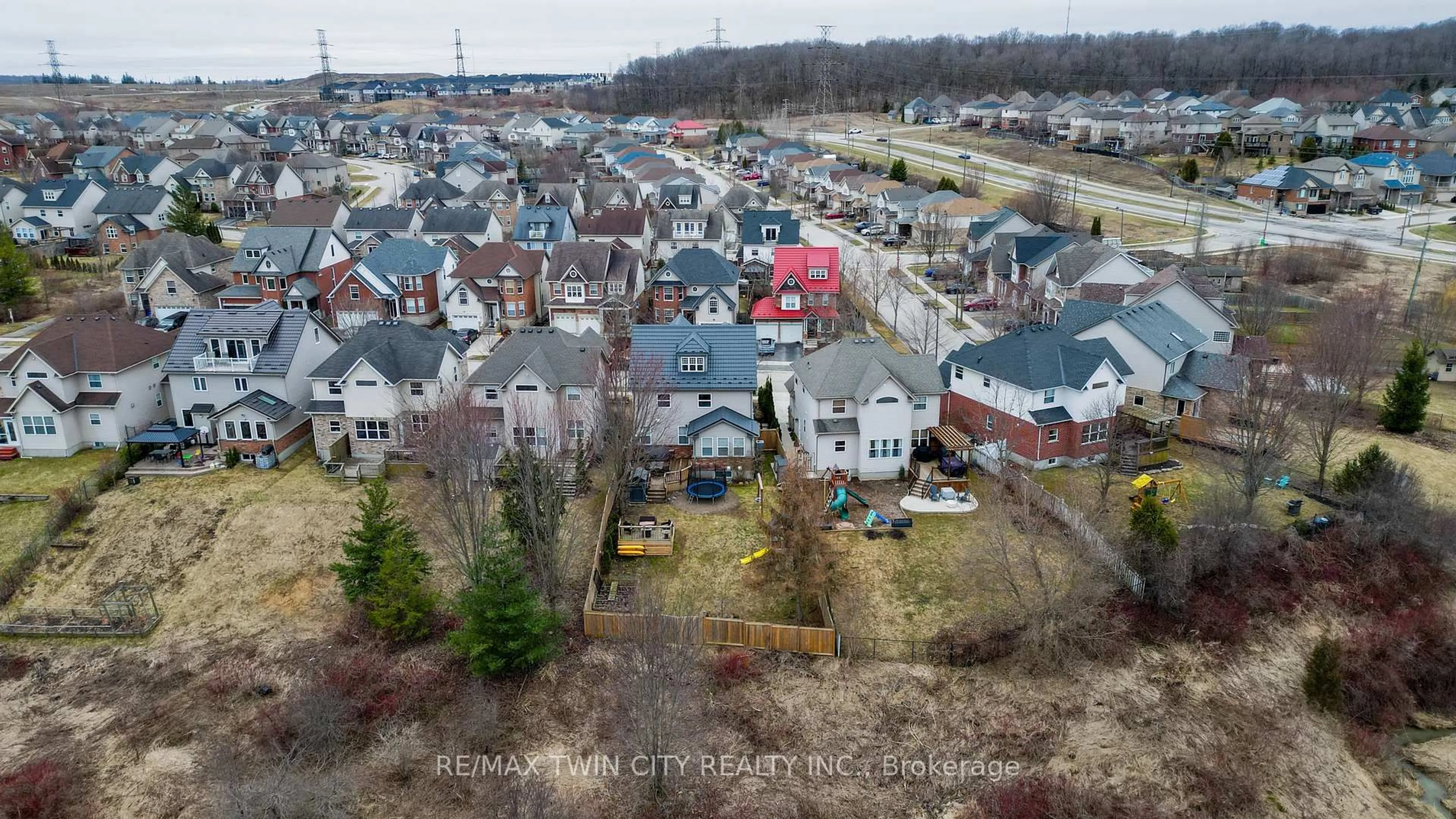A pic from outside/outdoor area/front of a property/back of a property/a pic from drone, city buildings view from balcony for 616 Frieburg Dr, Waterloo Ontario N2T 2Y4