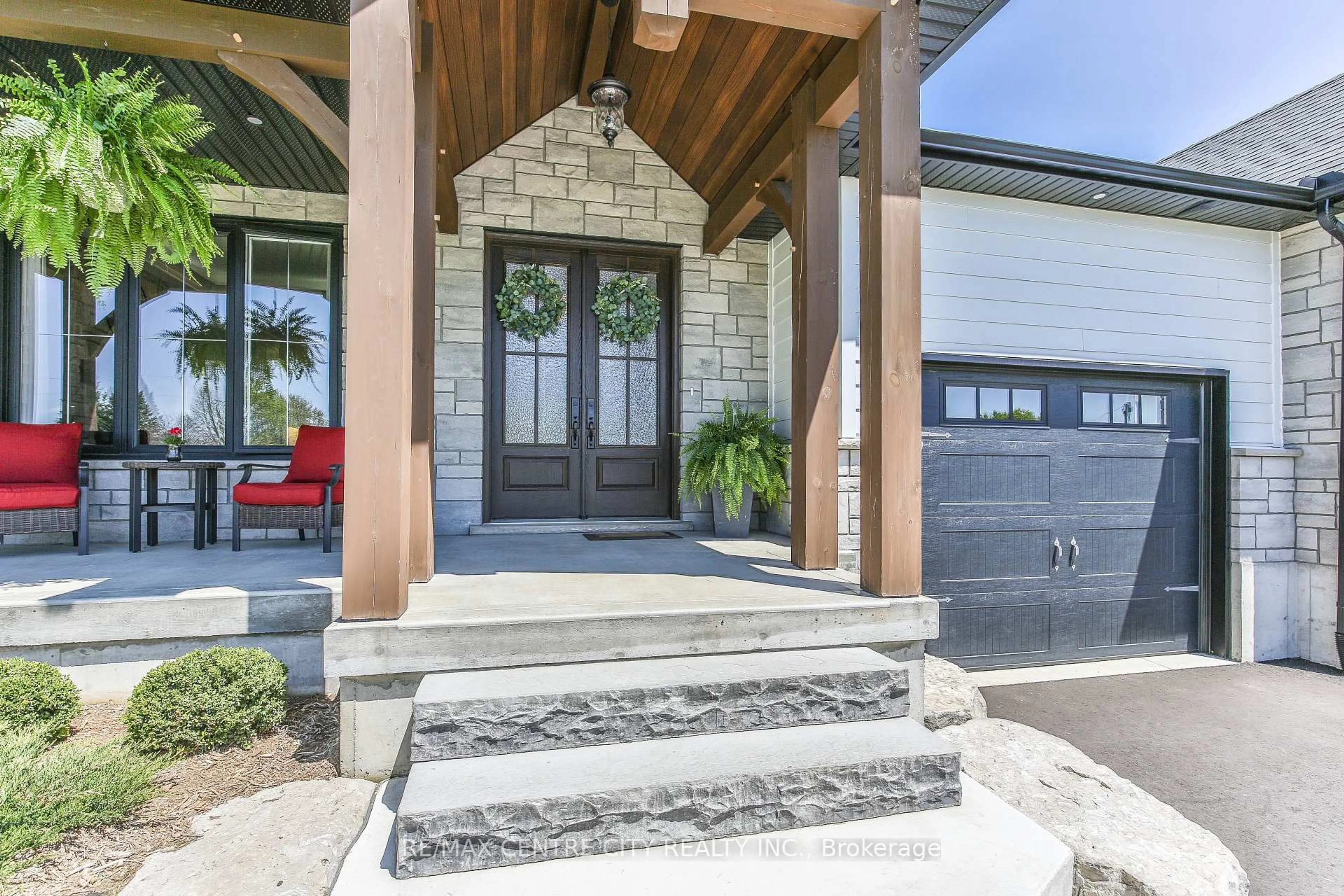 Indoor entryway for 14 St Ladislaus St, Norfolk Ontario N0J 1E0