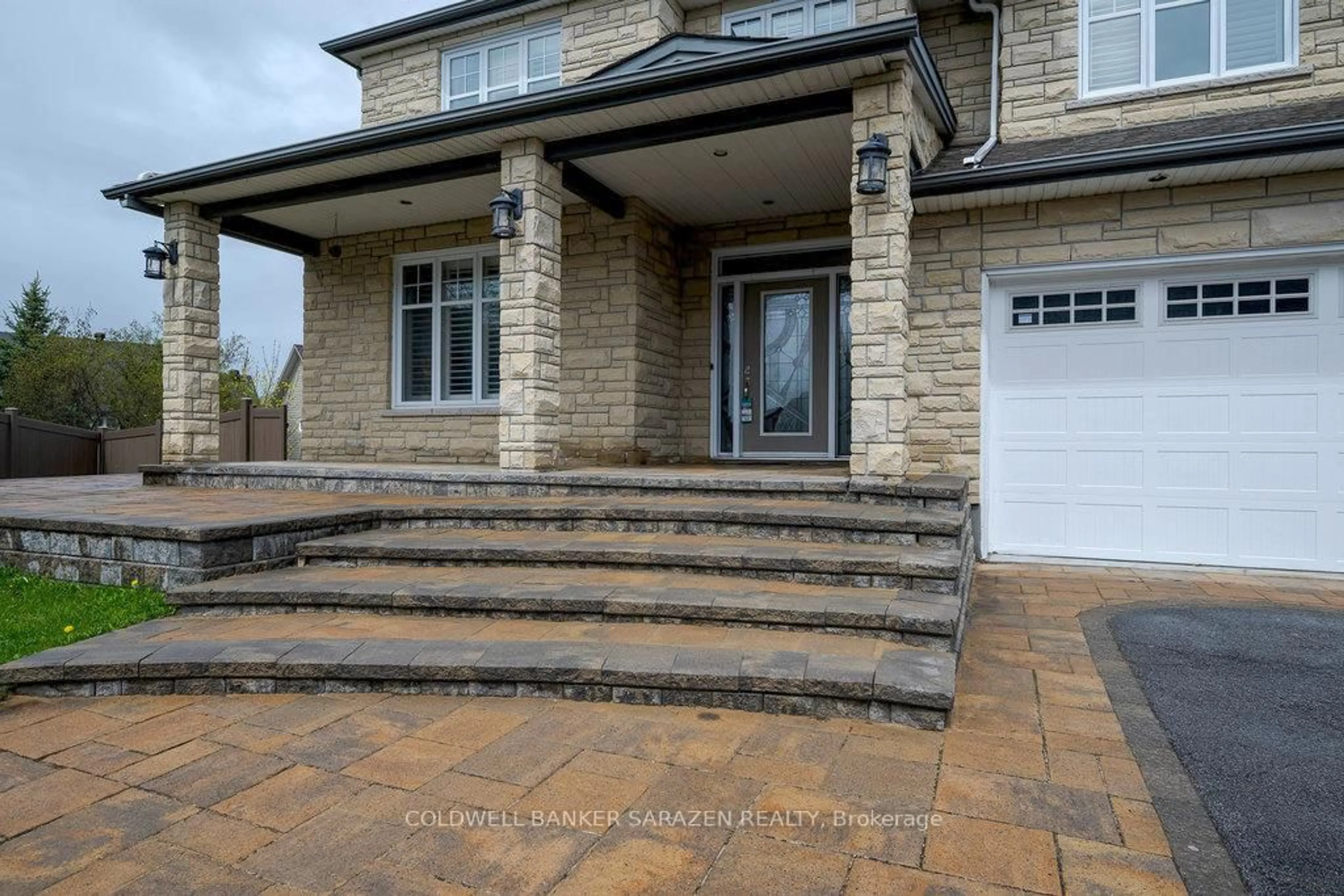 Patio, street for 320 Rywalk Circ, Ottawa Ontario K1T 0C7