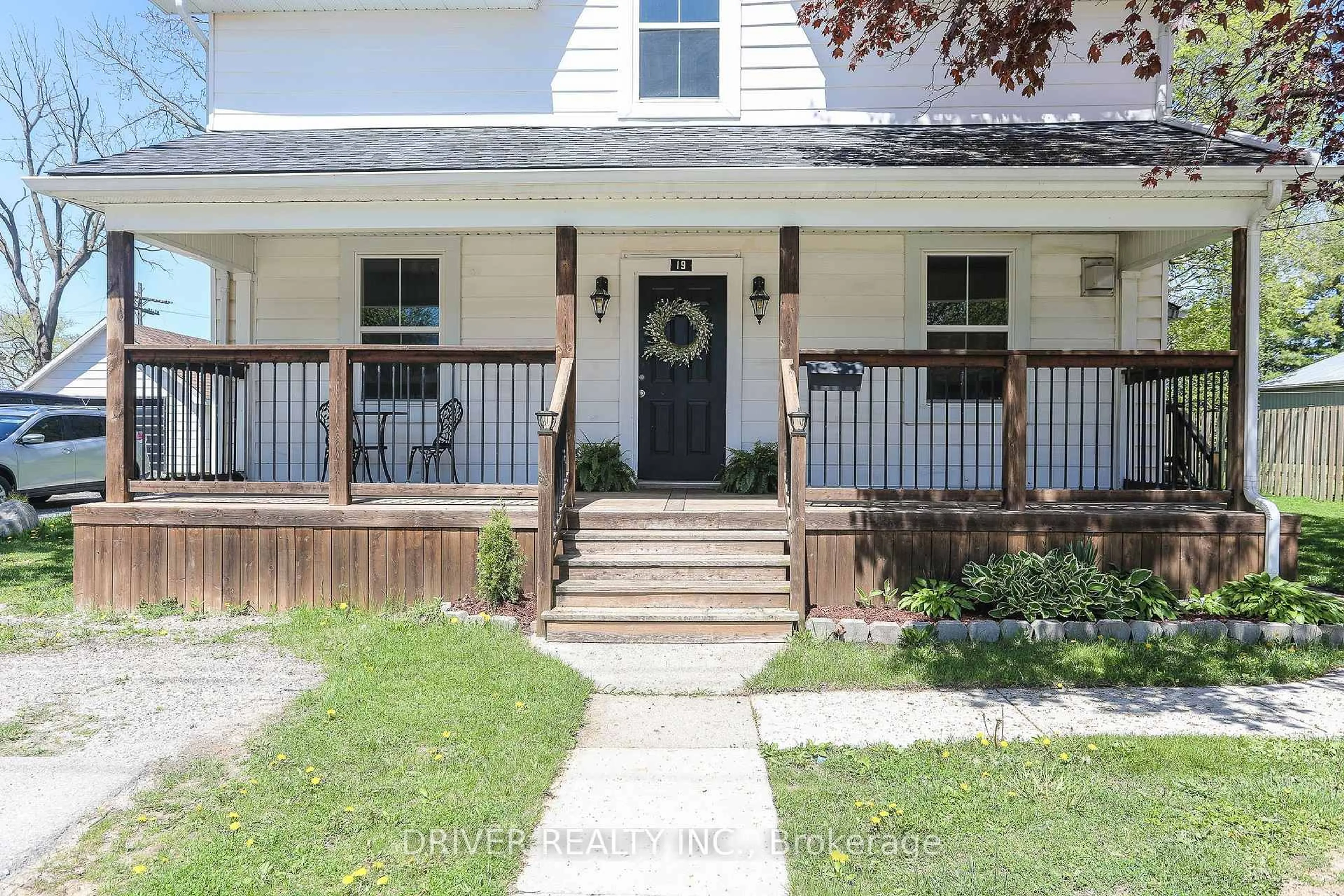 Home with vinyl exterior material, street for 19 Forest St, Aylmer Ontario N5H 1A5