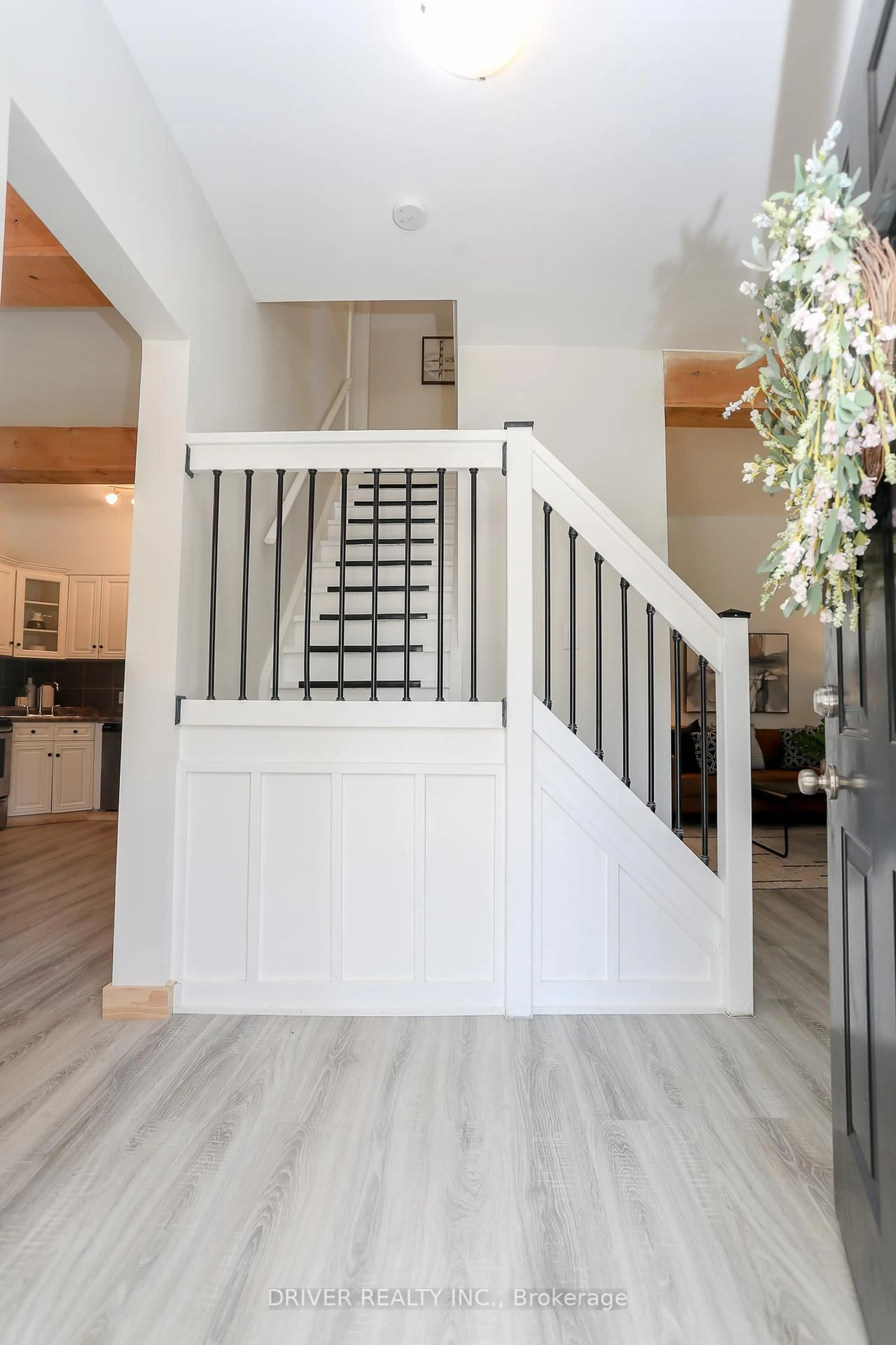 Indoor entryway for 19 Forest St, Aylmer Ontario N5H 1A5