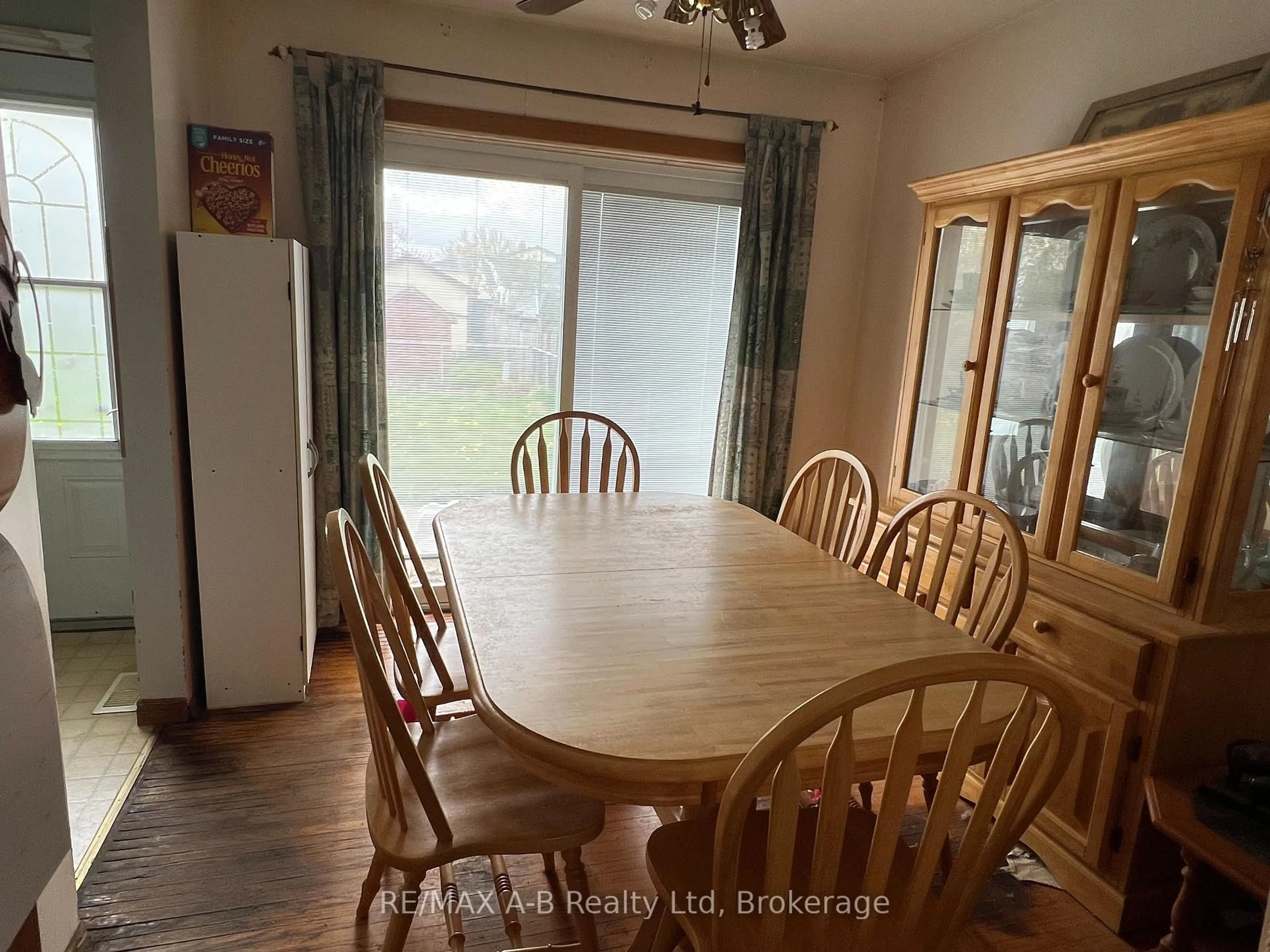 Dining room, wood/laminate floor for 149 Norfolk St, Stratford Ontario N5A 3Y7
