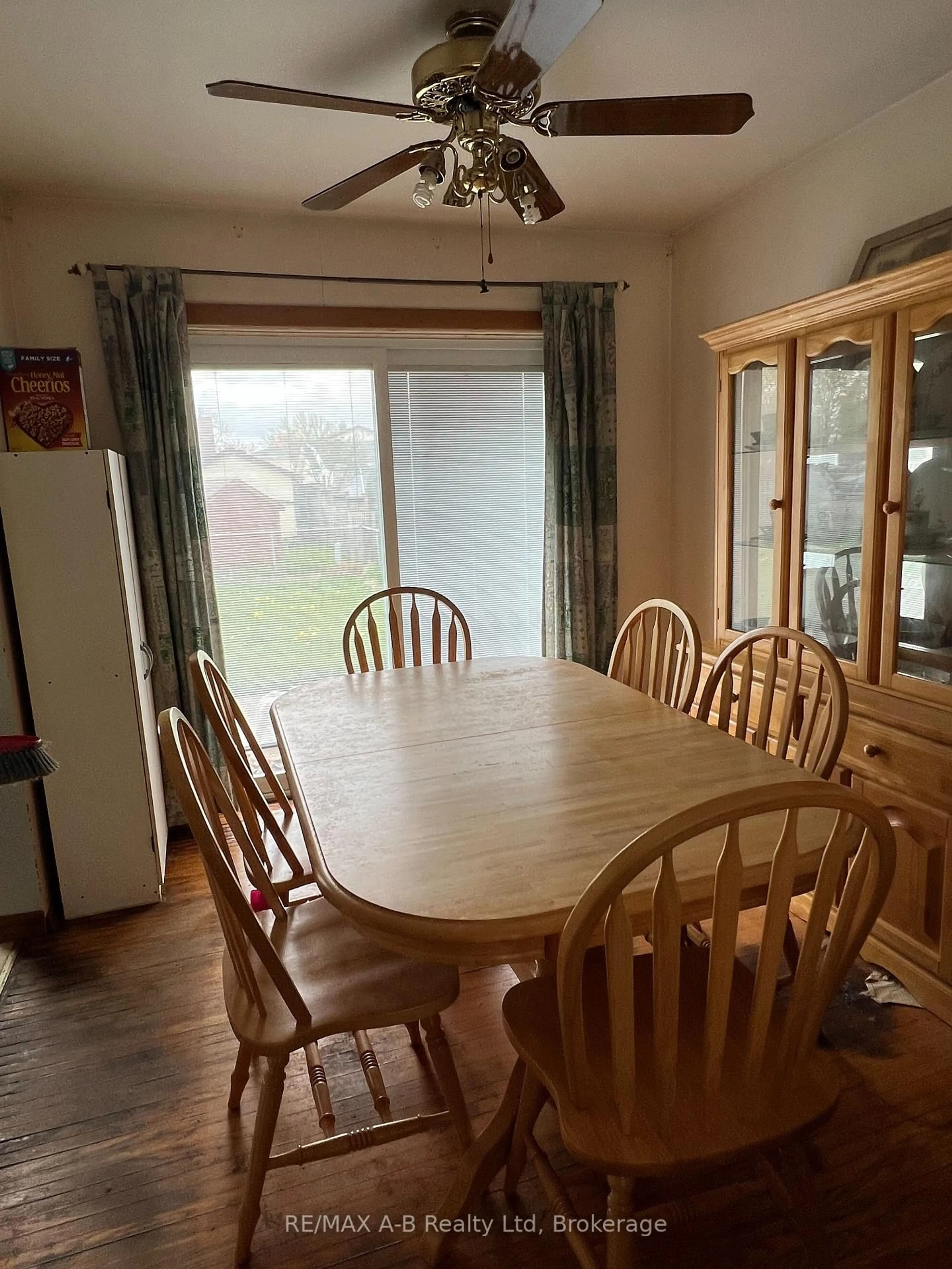 Dining room, wood/laminate floor for 149 Norfolk St, Stratford Ontario N5A 3Y7