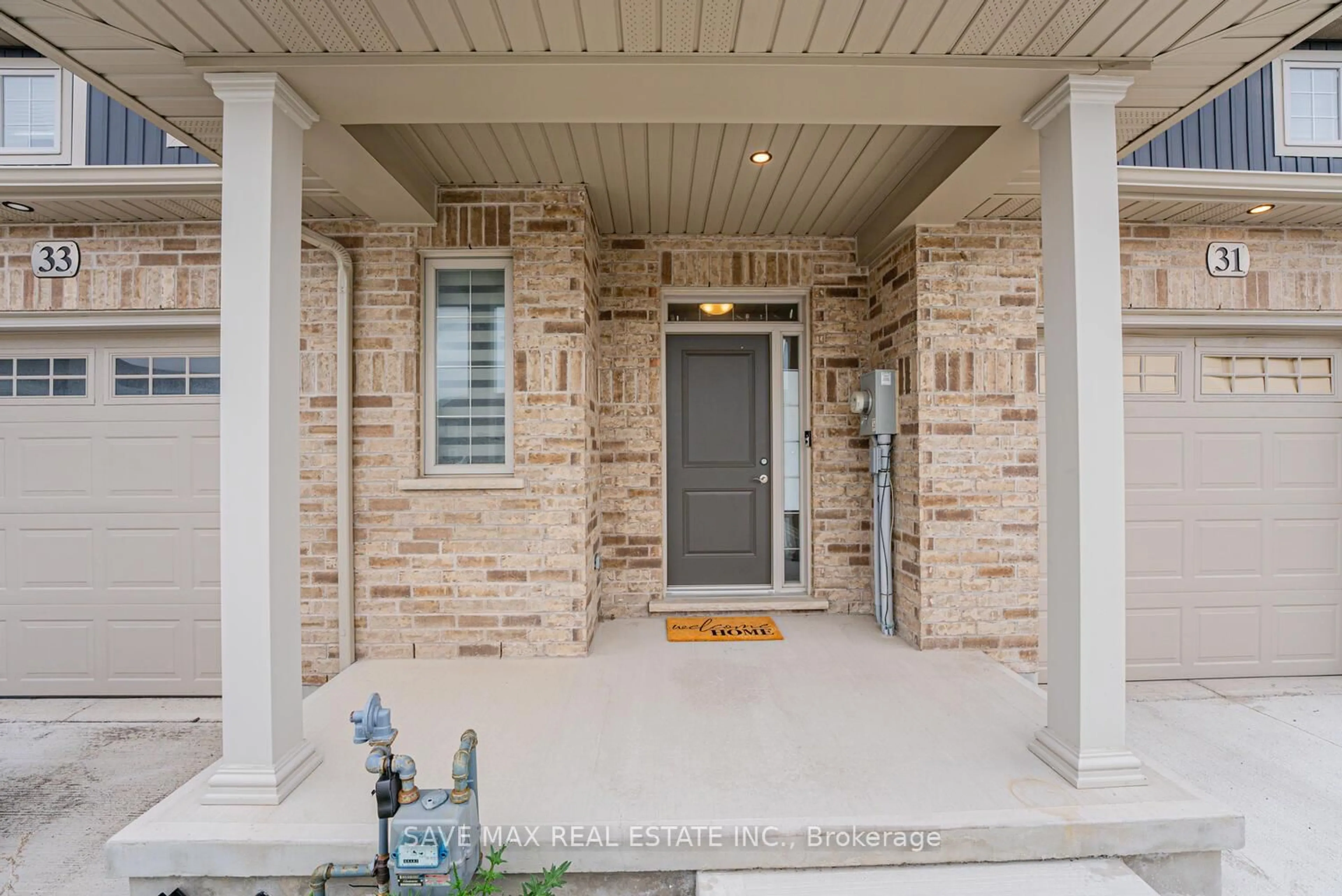 Indoor entryway for 31 Corbin St, St. Catharines Ontario L2P 0E8