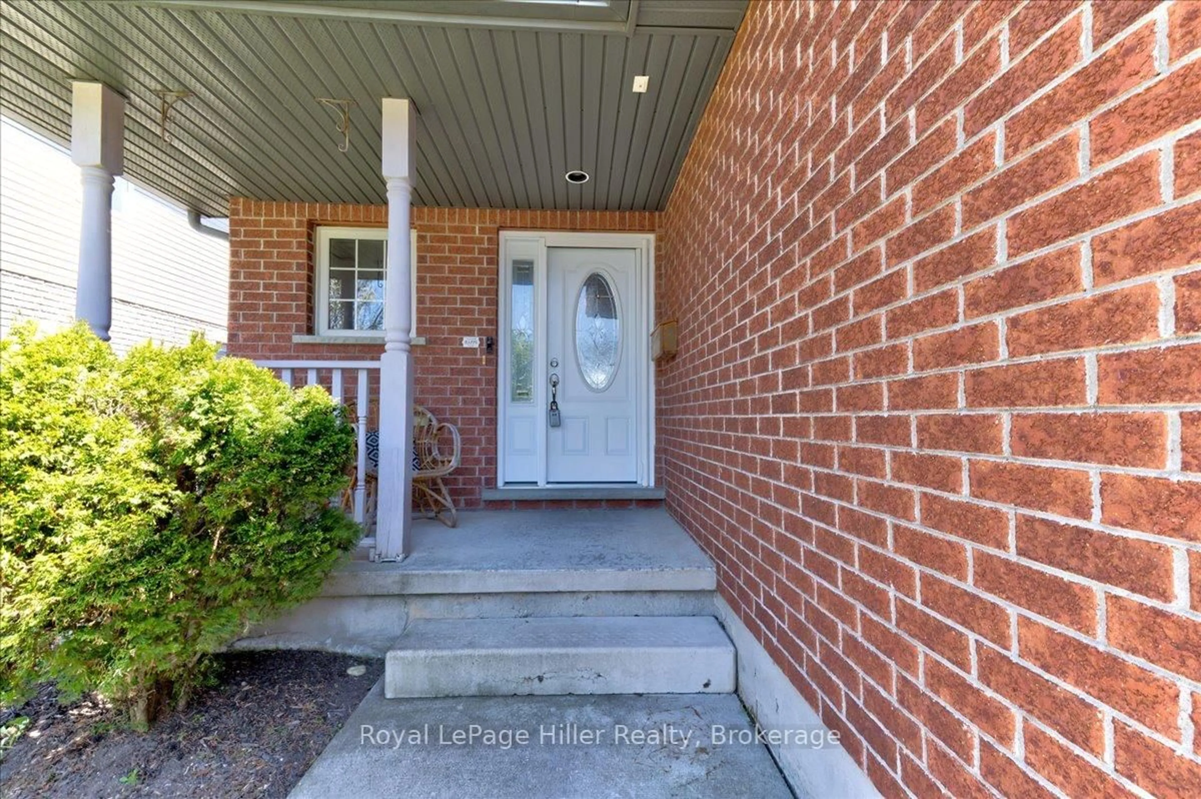 Indoor entryway for 83 Bell Crt, Stratford Ontario N5A 7W8
