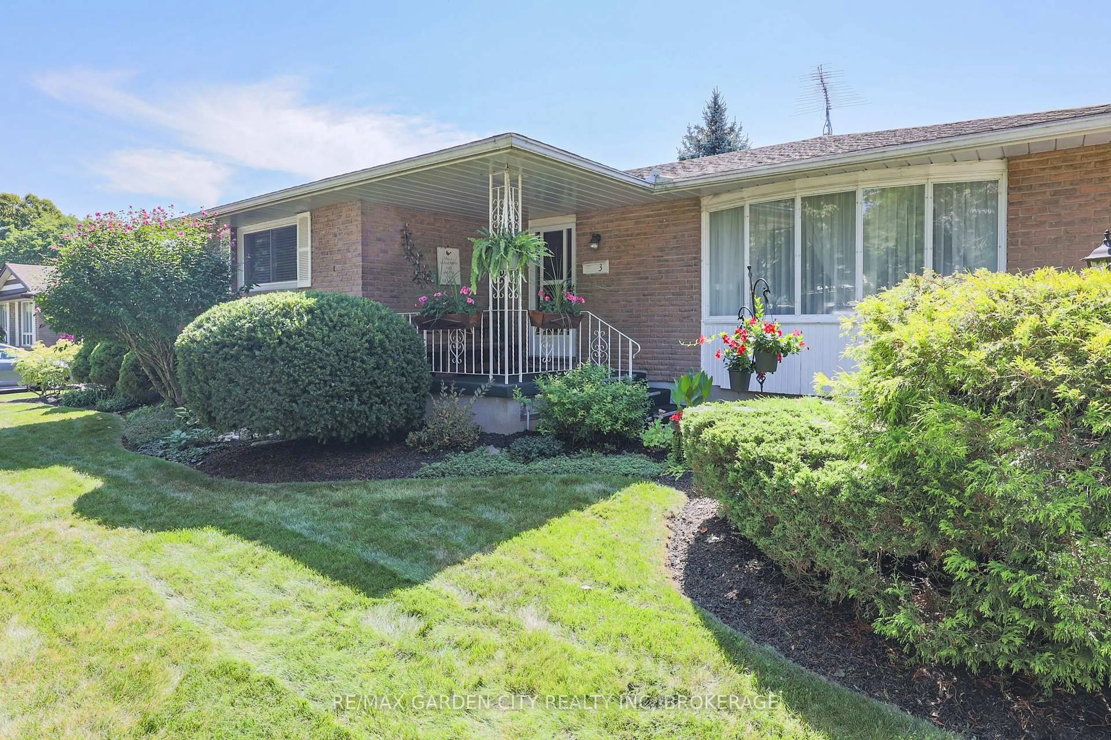 Home with brick exterior material, street for 3 Woodington Pl, Welland Ontario L3C 2J1