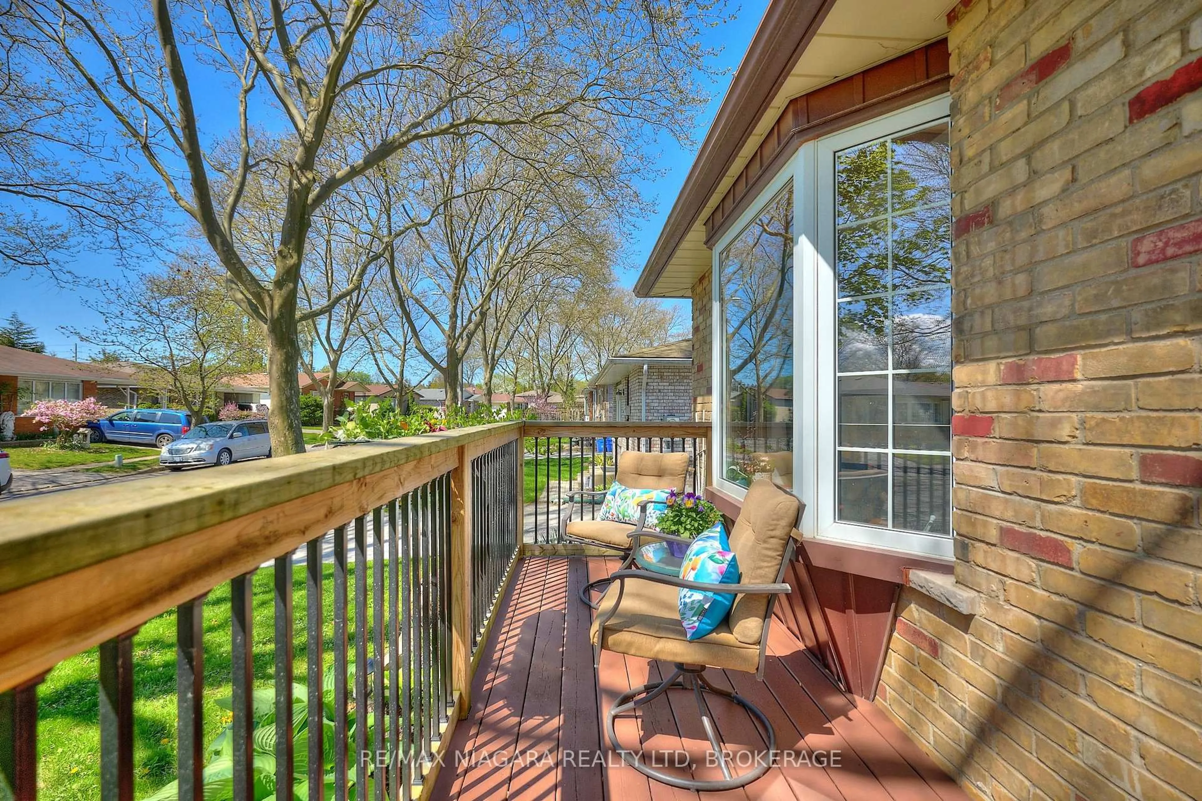 Patio, water/lake/river/ocean view for 6201 Johnson Dr, Niagara Falls Ontario L2J 3J6