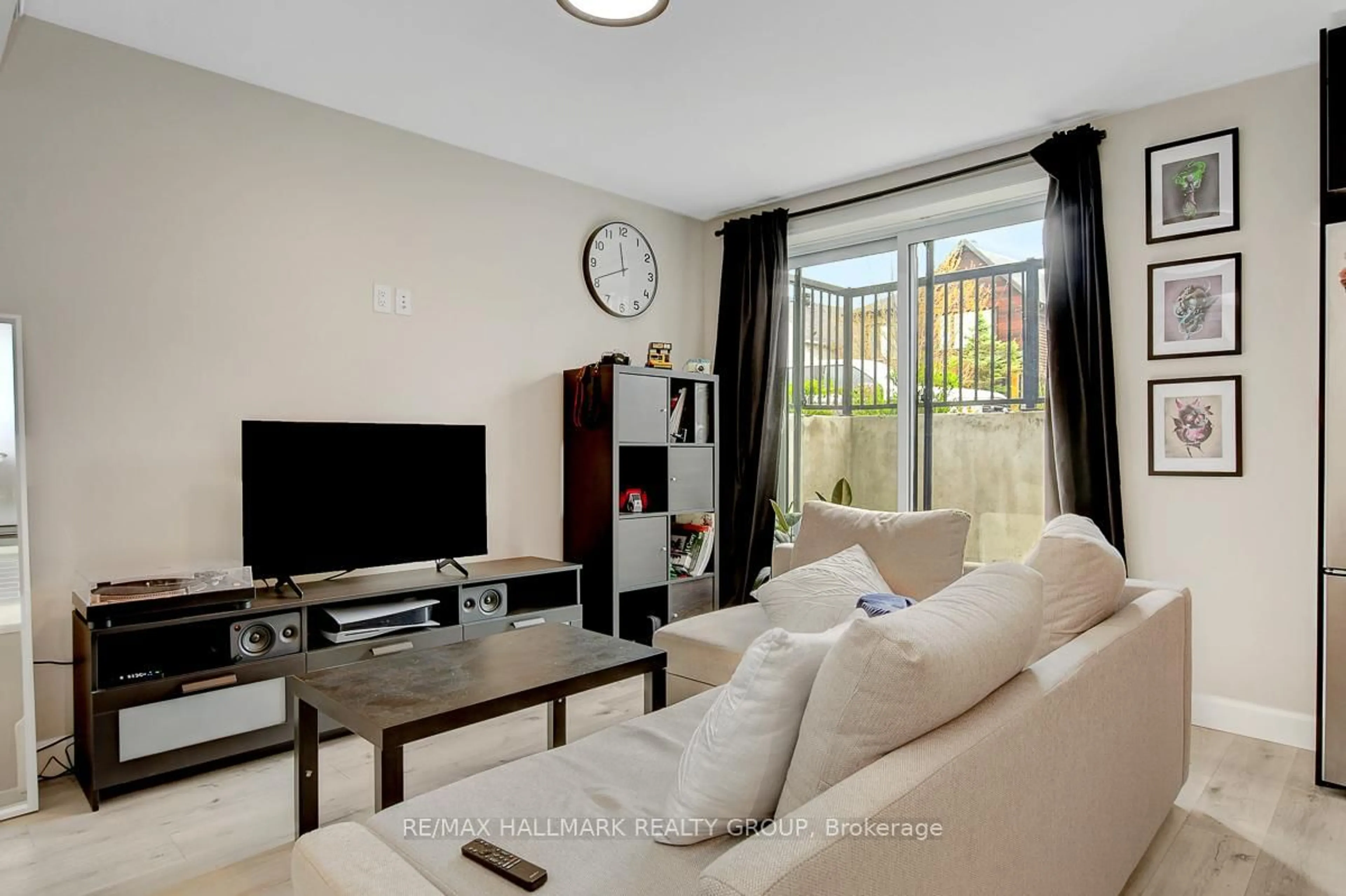 Living room with furniture, unknown for 359 Whitby Ave, Ottawa Ontario K2A 0B3