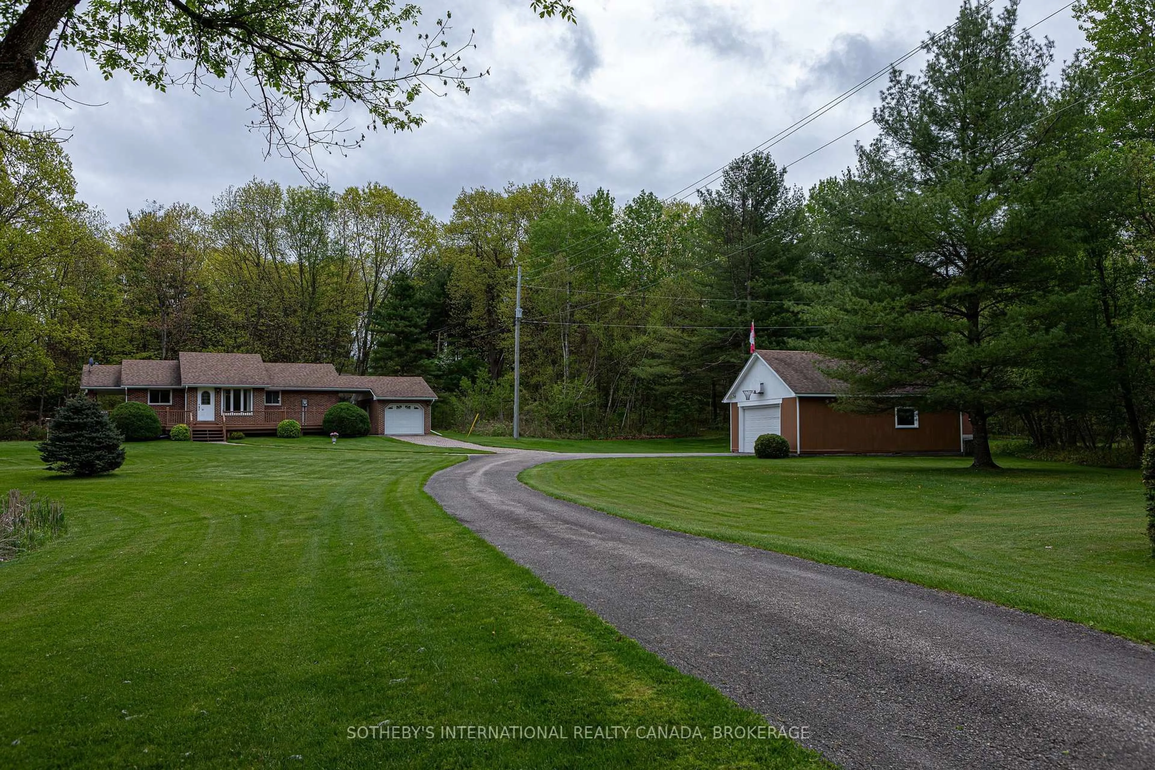 A pic from outside/outdoor area/front of a property/back of a property/a pic from drone, unknown for 5 Narrows Lane Rd, Front of Leeds & Seeleys Bay Ontario K0E 1R0