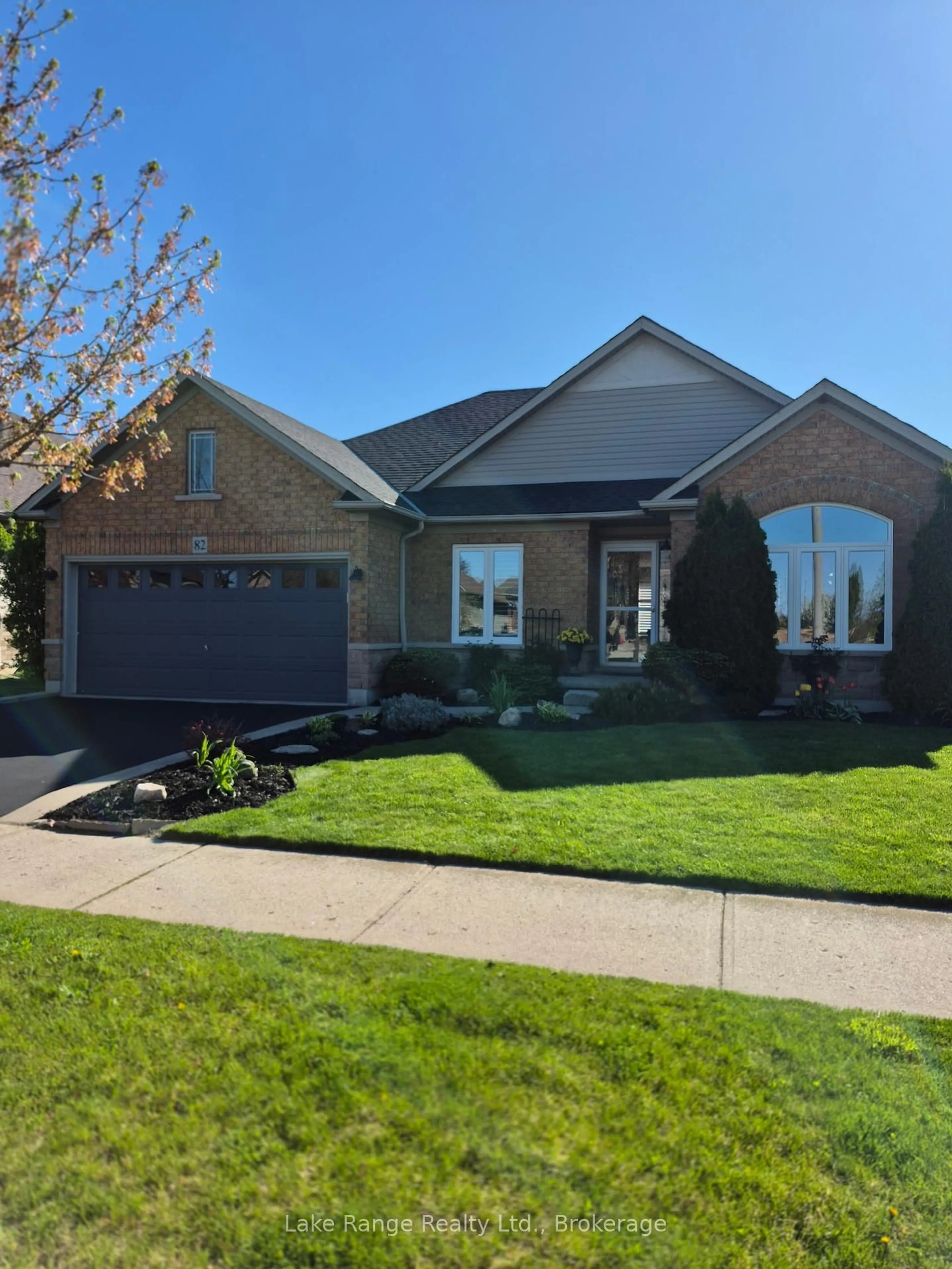 Home with brick exterior material, street for 82 Savannah Ridge Dr, Brant Ontario N3L 4G2