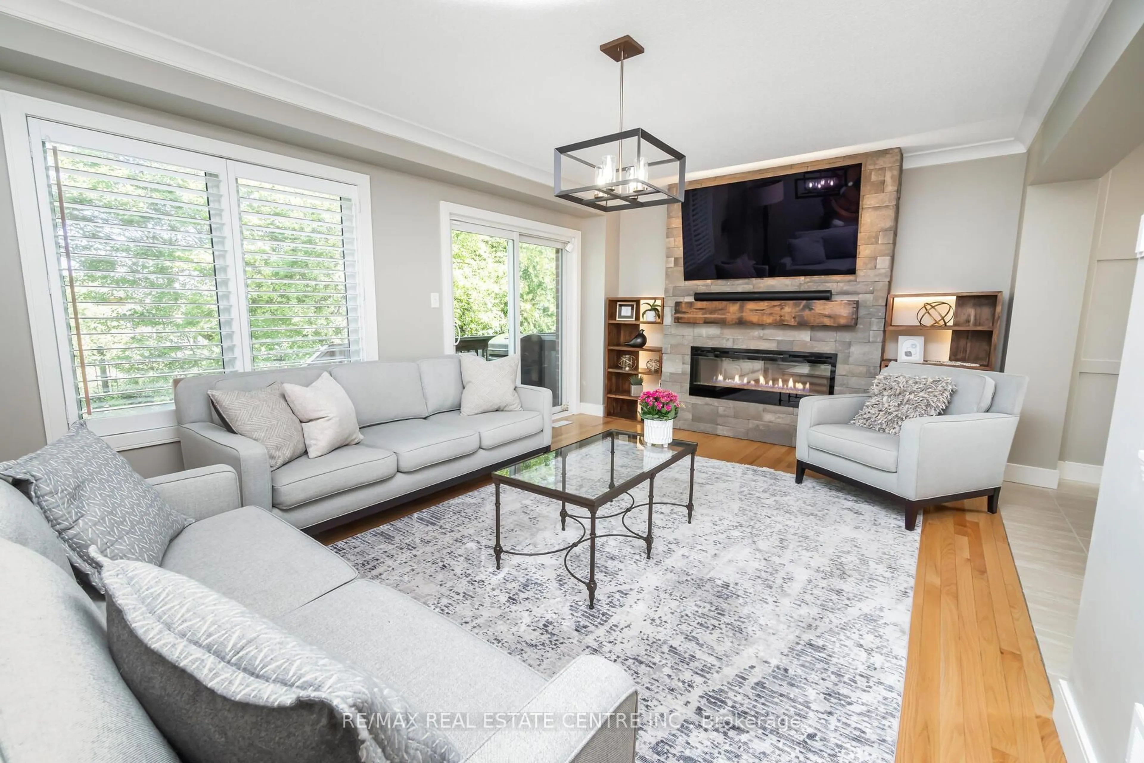 Living room with furniture, unknown for 1035 Victoria Rd #21, Guelph Ontario N1L 0H5