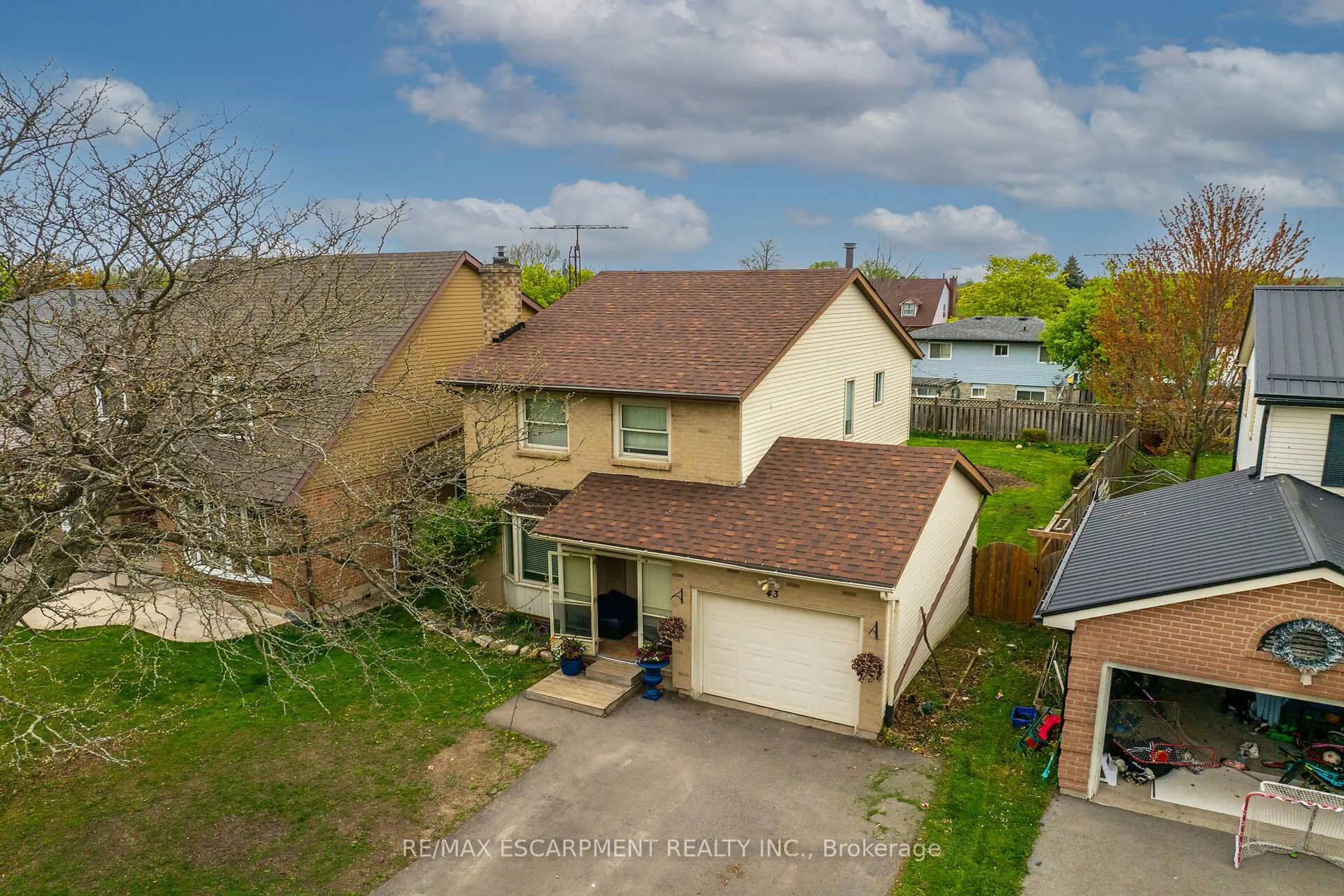 A pic from outside/outdoor area/front of a property/back of a property/a pic from drone, street for 43 Ravine Cres, Haldimand Ontario N0A 1S0