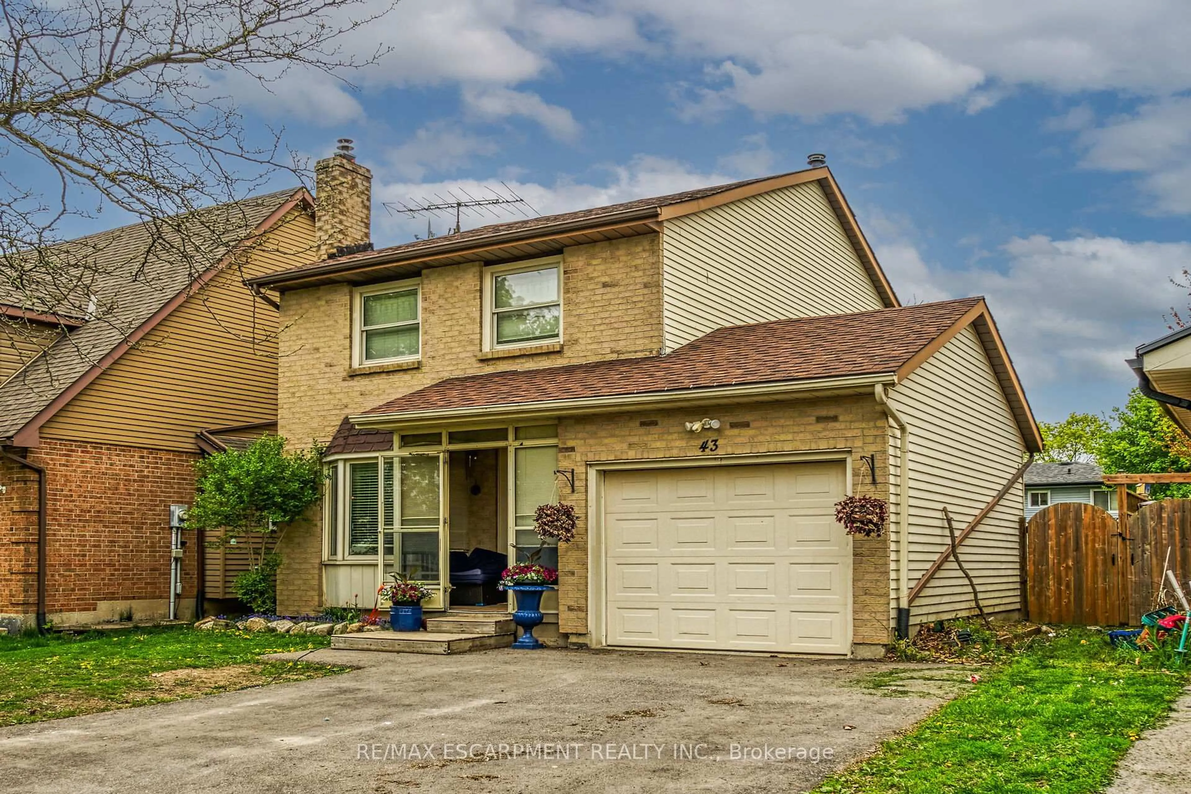 Home with vinyl exterior material, street for 43 Ravine Cres, Haldimand Ontario N0A 1S0