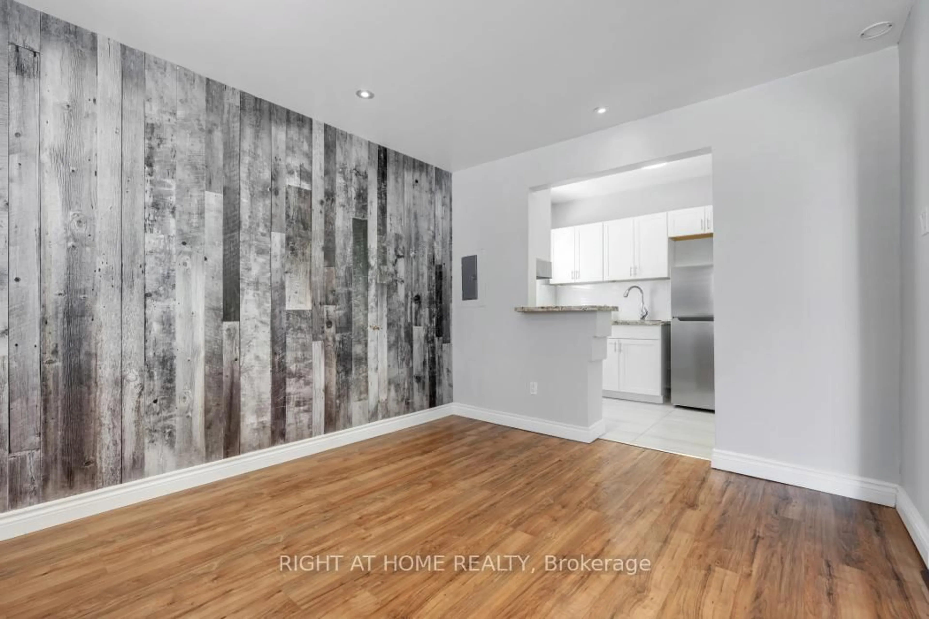 A pic of a room for 420 Bronson Ave, Ottawa Ontario K1R 6J6