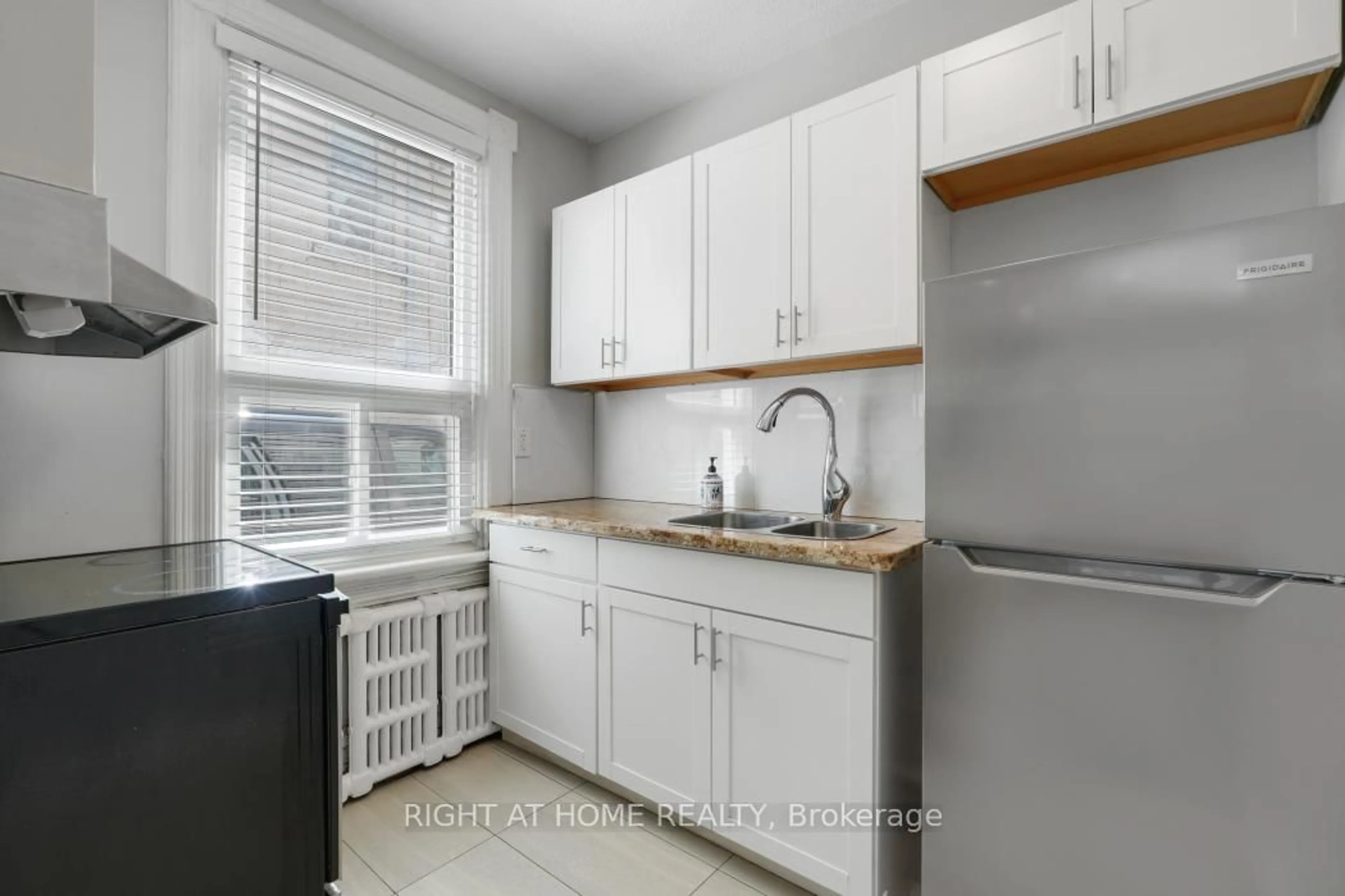 Standard kitchen, unknown for 420 Bronson Ave, Ottawa Ontario K1R 6J6