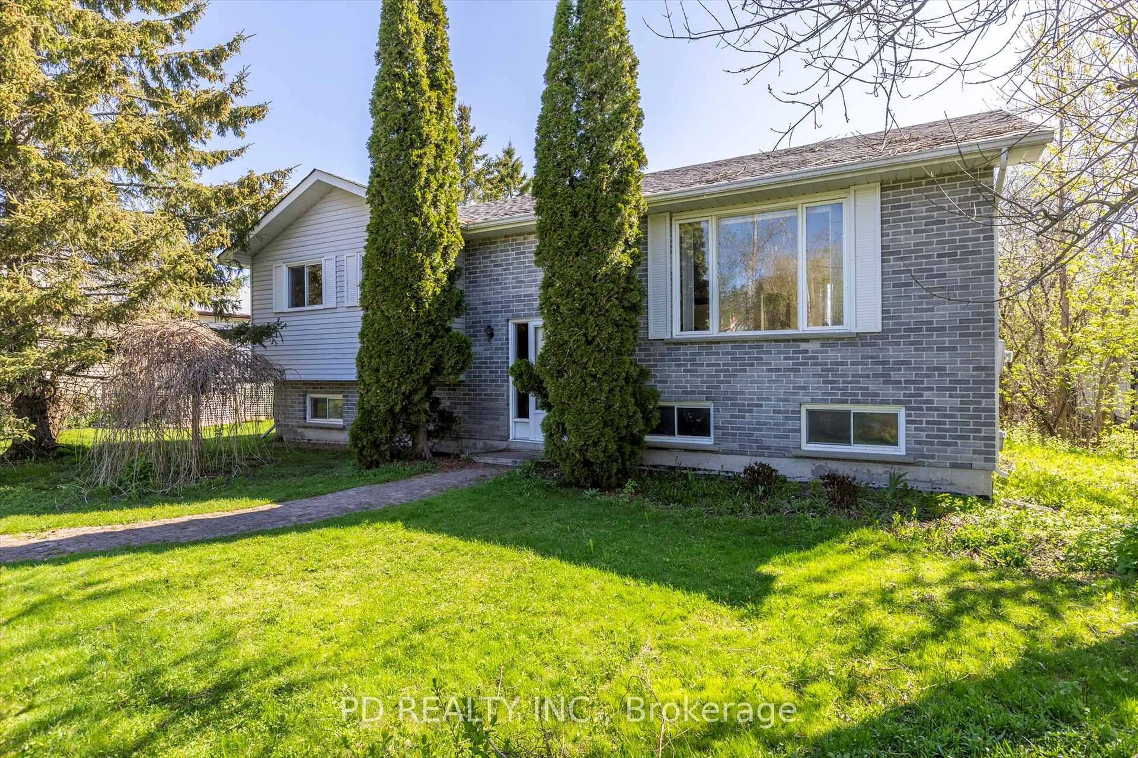 Home with brick exterior material, street for 40 Clearview Dr, Kawartha Lakes Ontario K0L 2W0