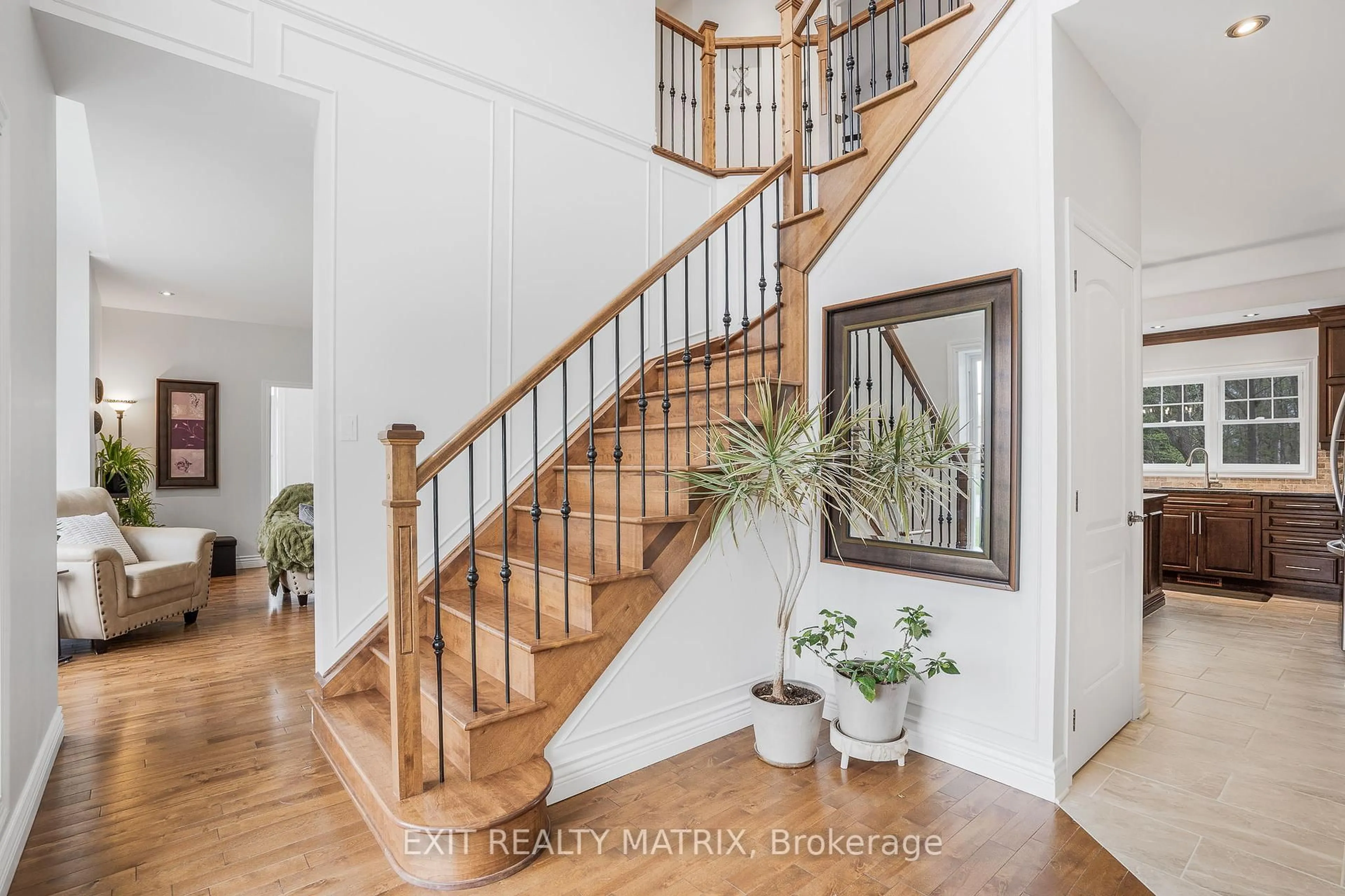 Indoor entryway for 64 Radstock Lane #5, Champlain Ontario K6A 2R2