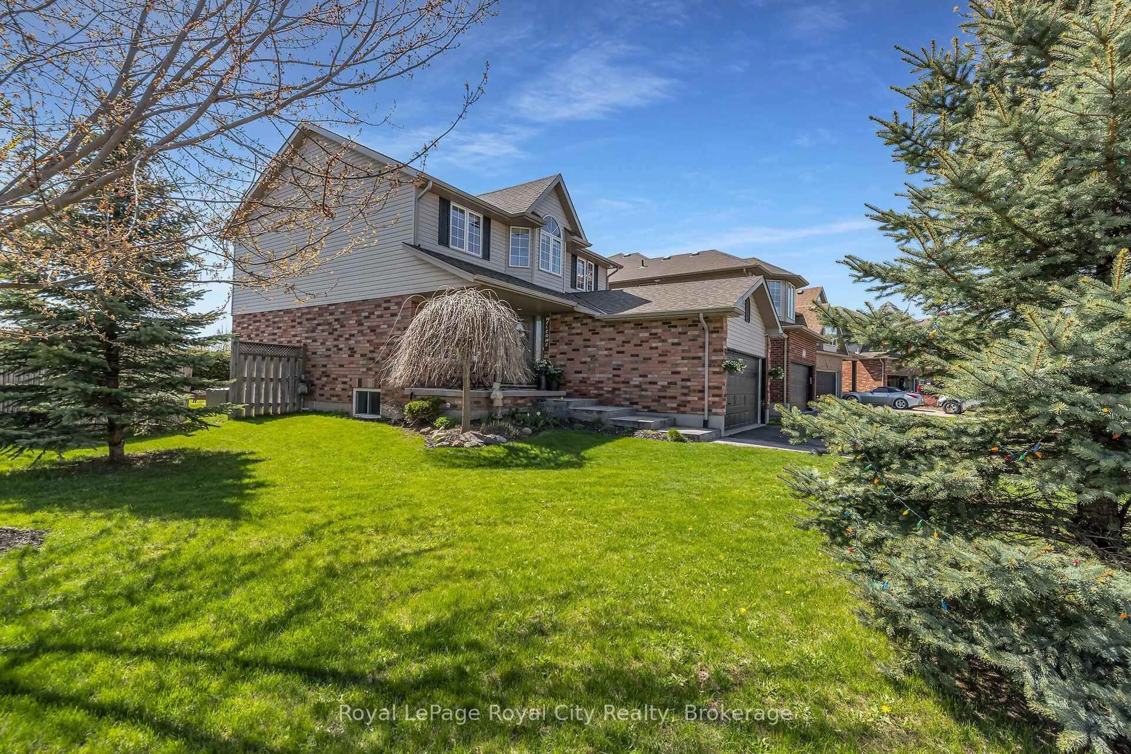 A pic from outside/outdoor area/front of a property/back of a property/a pic from drone, street for 528 Black St, Centre Wellington Ontario N1M 0A2