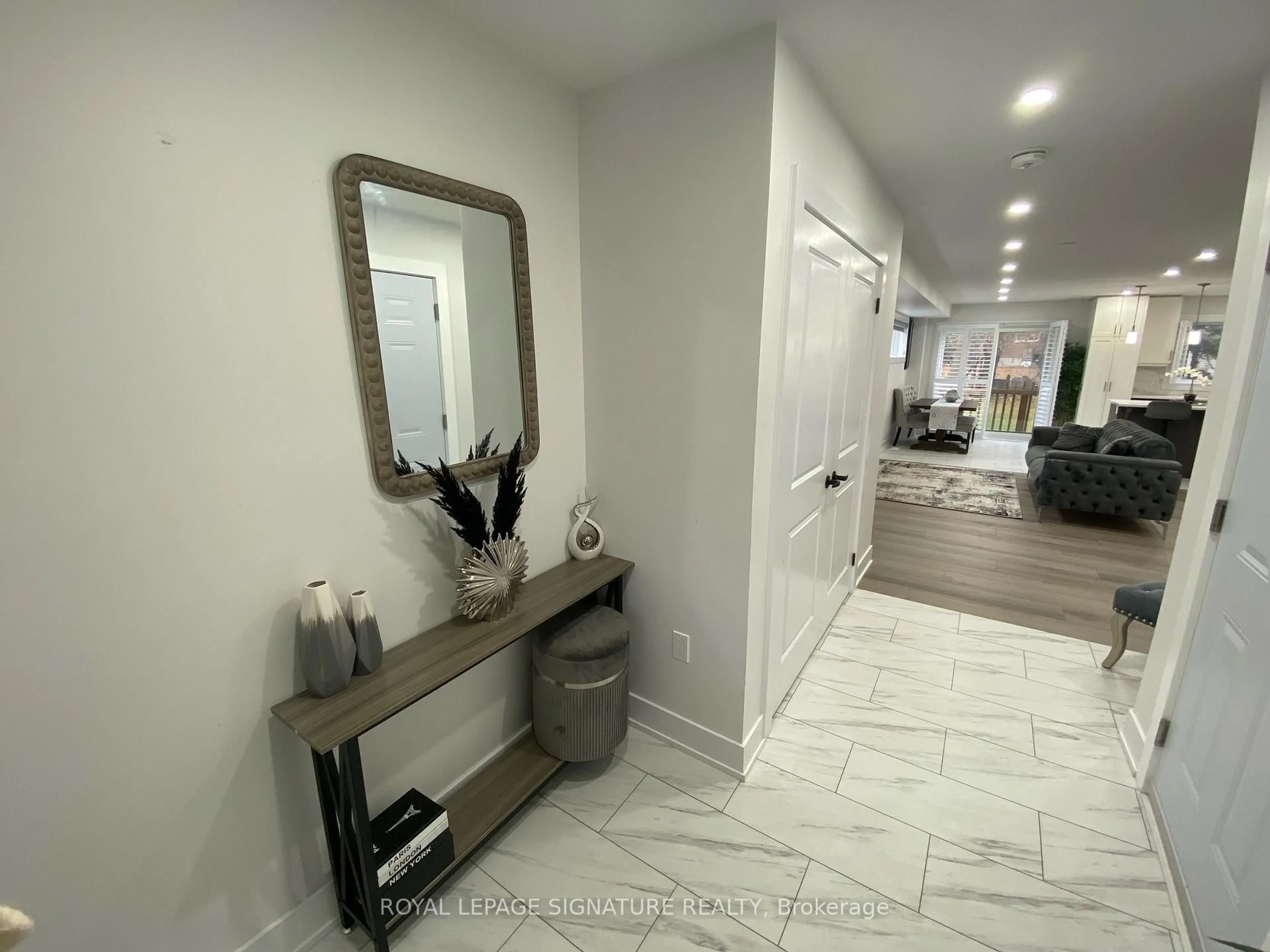 Indoor entryway for 16 Webb St, East Luther Grand Valley Ontario L9W 5Y4