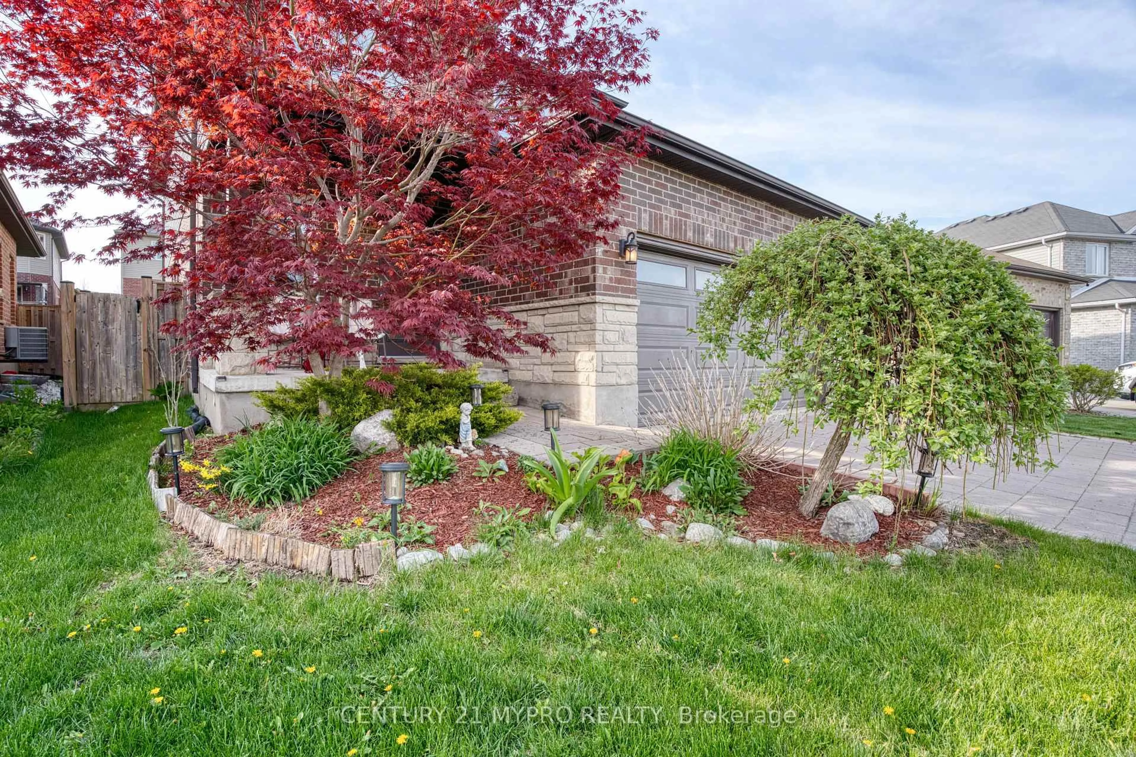 Unknown for 995 Roulston Cres, London North Ontario N6H 0E8