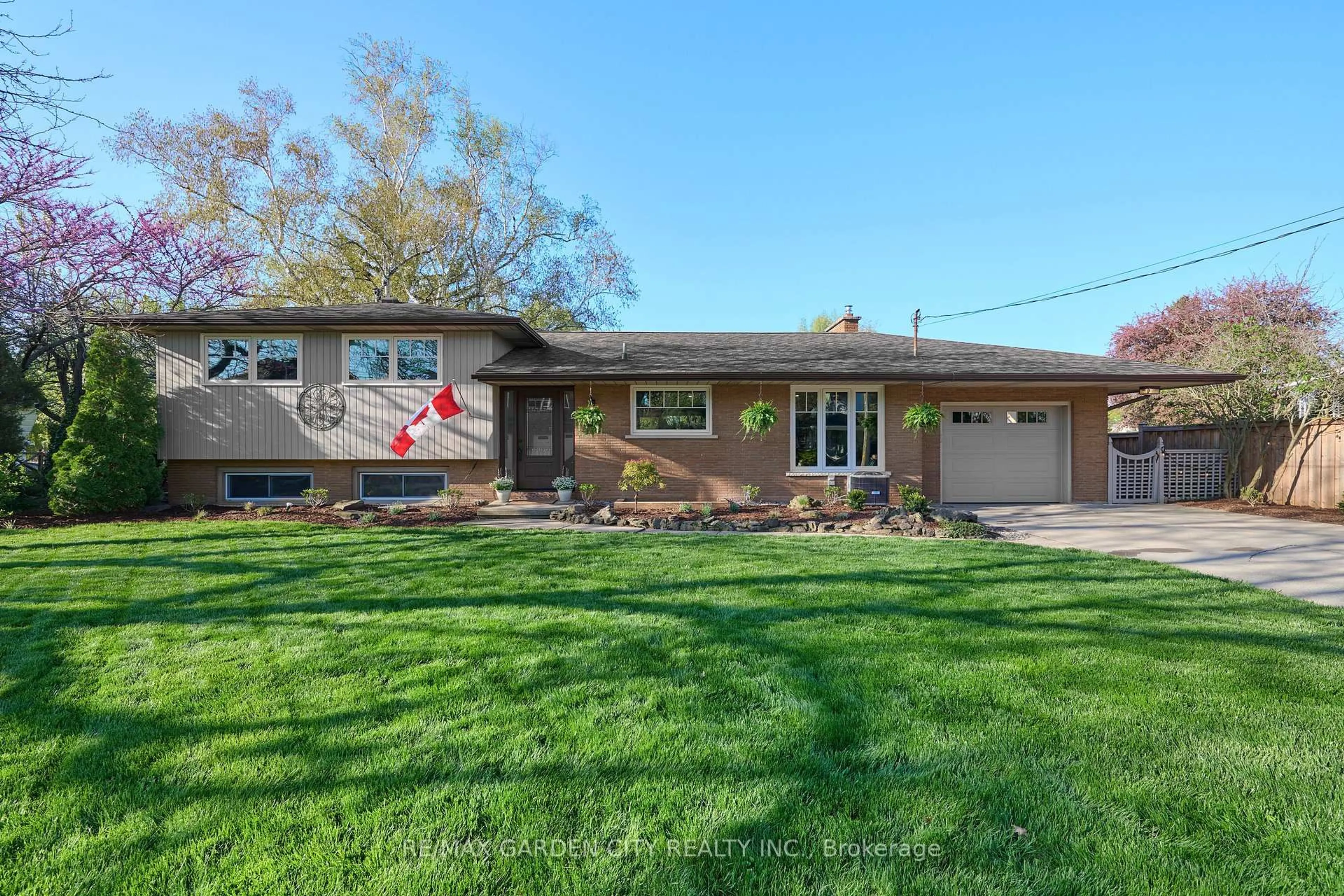 Home with brick exterior material, street for 2730 Prince William St, Lincoln Ontario L0R 1S0