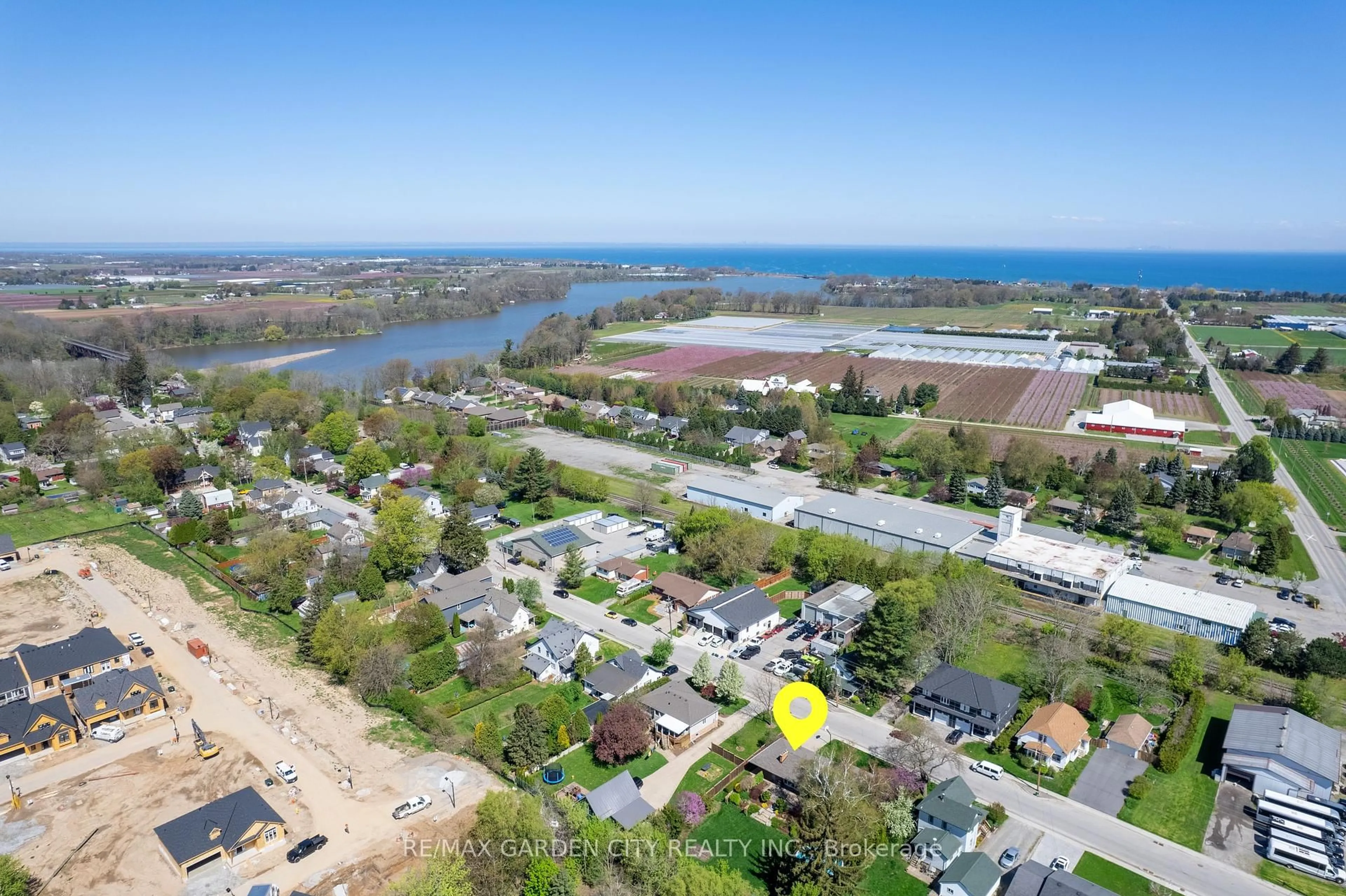 A pic from outside/outdoor area/front of a property/back of a property/a pic from drone, water/lake/river/ocean view for 2730 Prince William St, Lincoln Ontario L0R 1S0