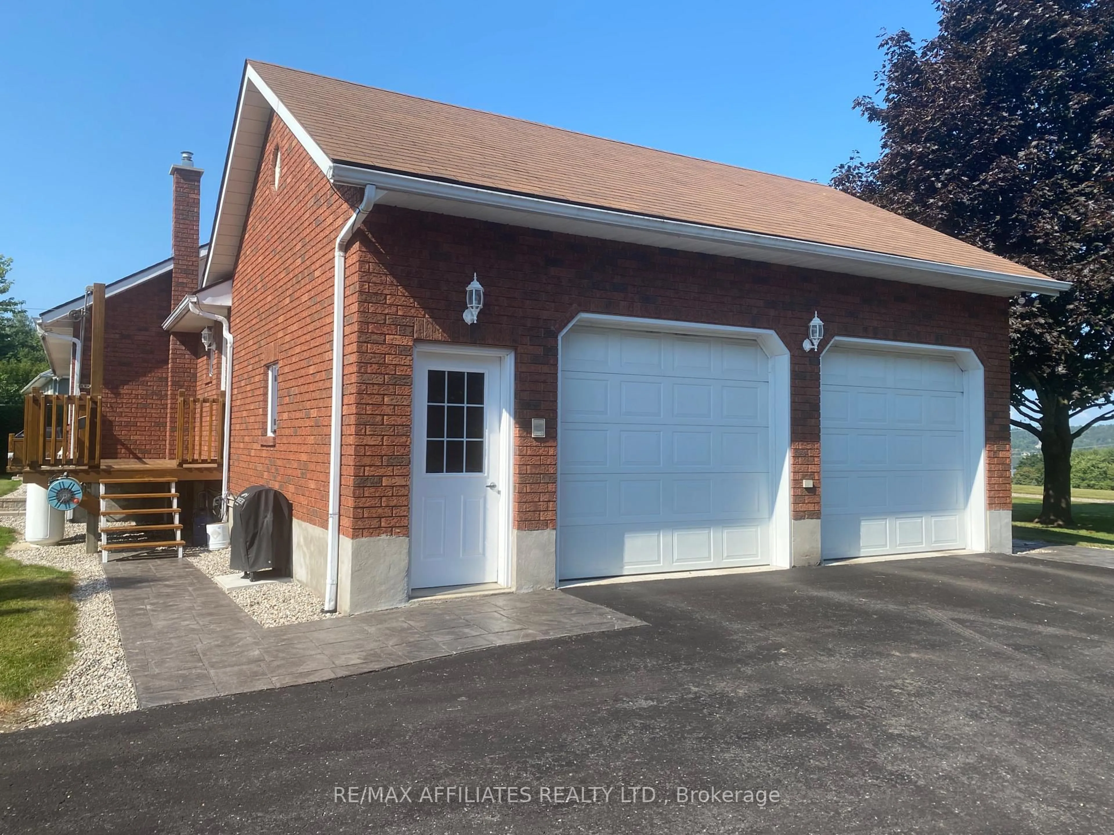 Indoor garage for 79 Trotters Lane Rd, Rideau Lakes Ontario N1A 2W1