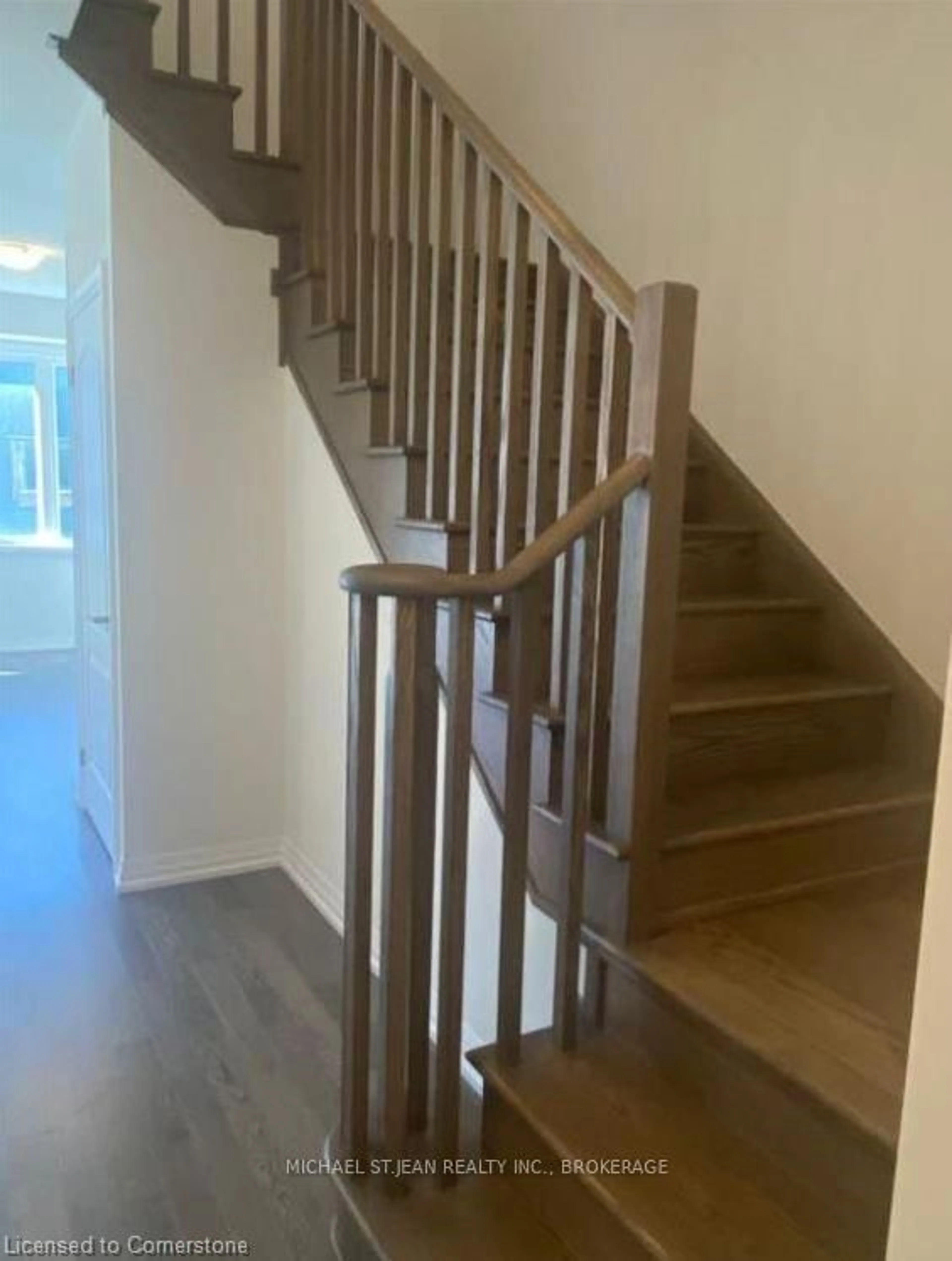 Stairs for 124 Granville Cres, Haldimand Ontario N3W 0J7