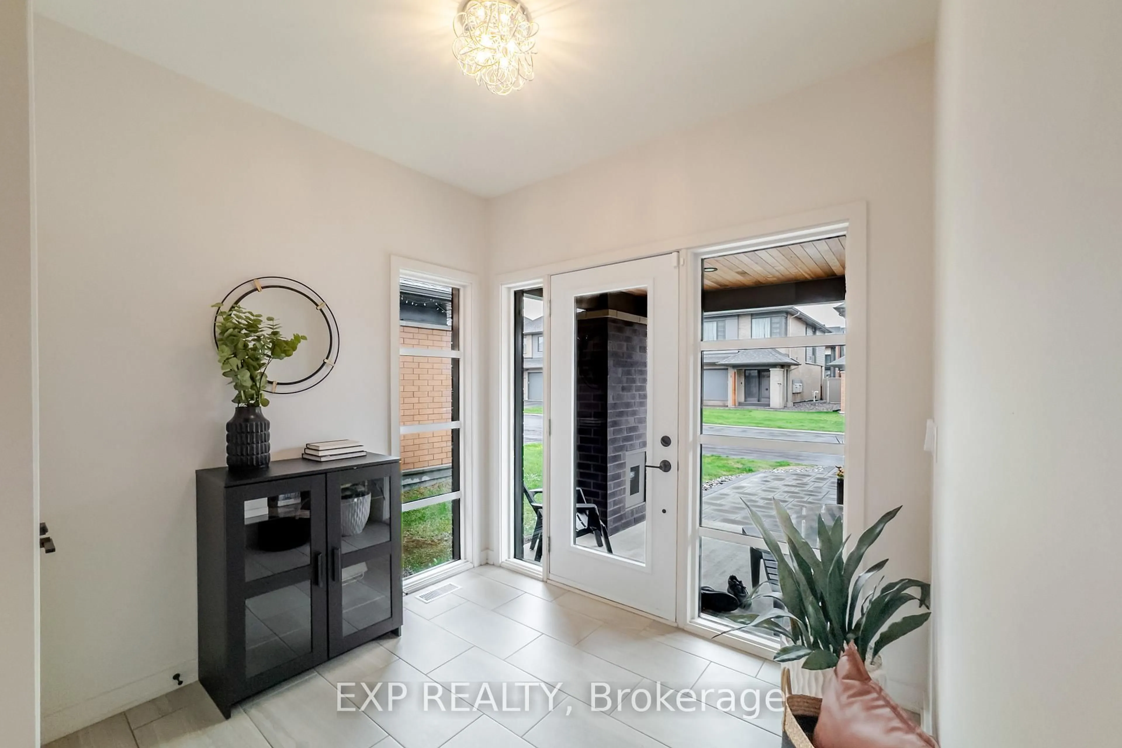 Indoor entryway for 232 Pisces Terr, Ottawa Ontario K1T 0S7