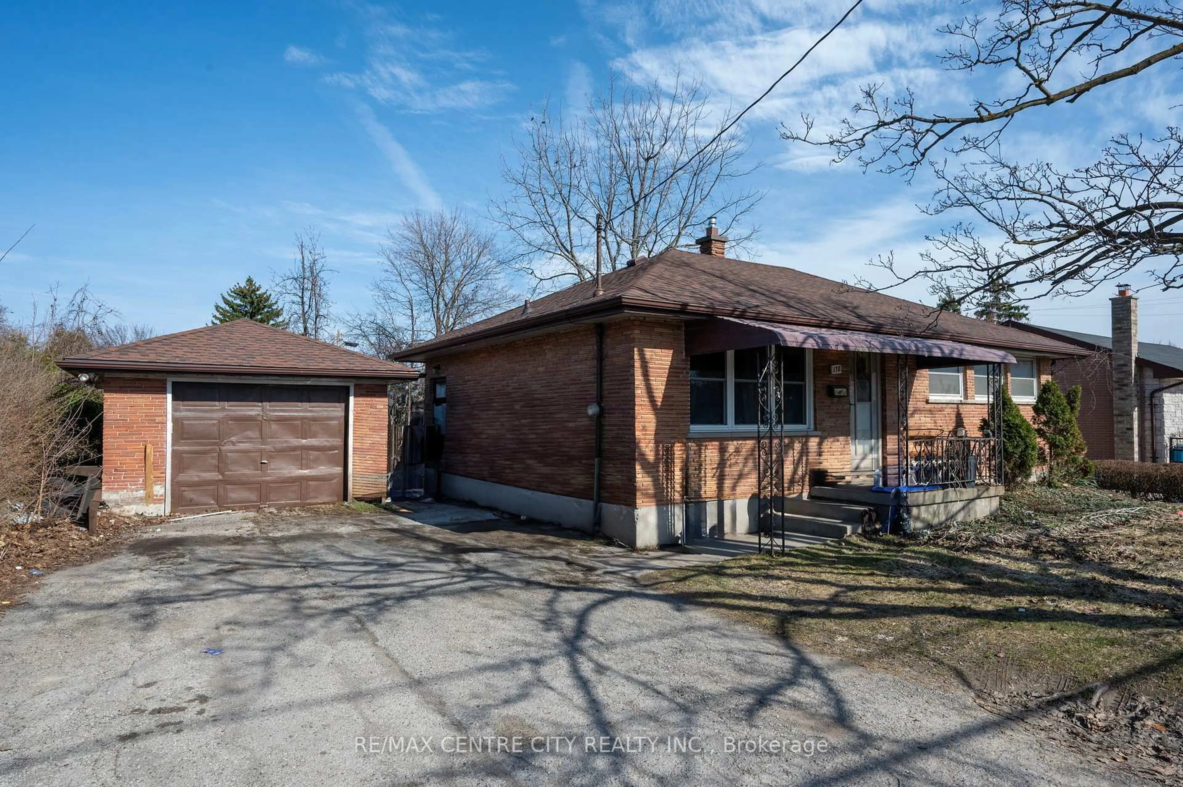 A pic from outside/outdoor area/front of a property/back of a property/a pic from drone, street for 178 Clarke Rd, London East Ontario N5W 5E4
