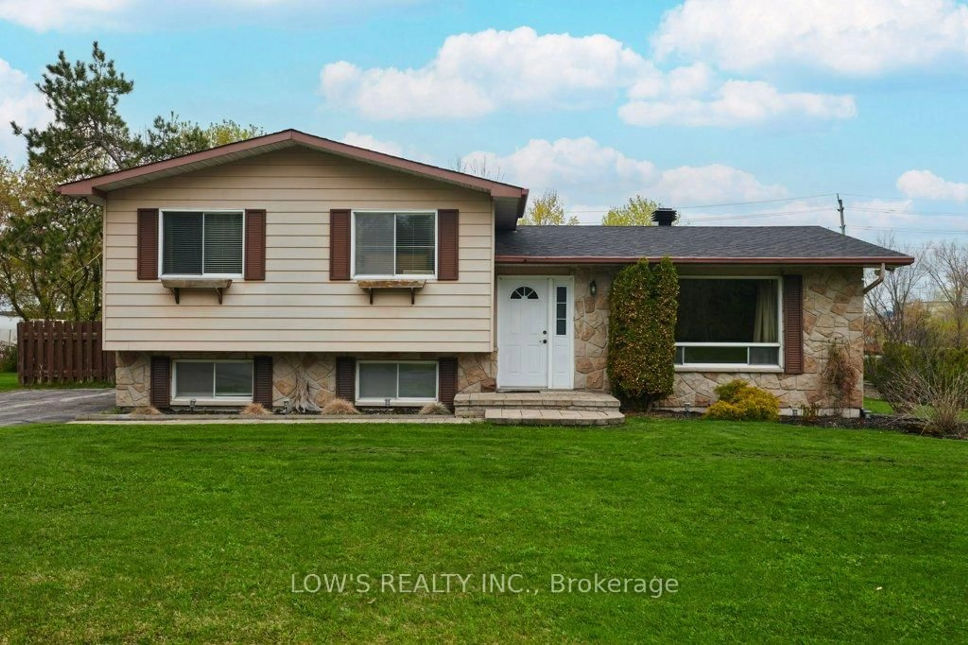 Home with vinyl exterior material, street for 774 Burroughs St, Champlain Ontario K0B 1K0
