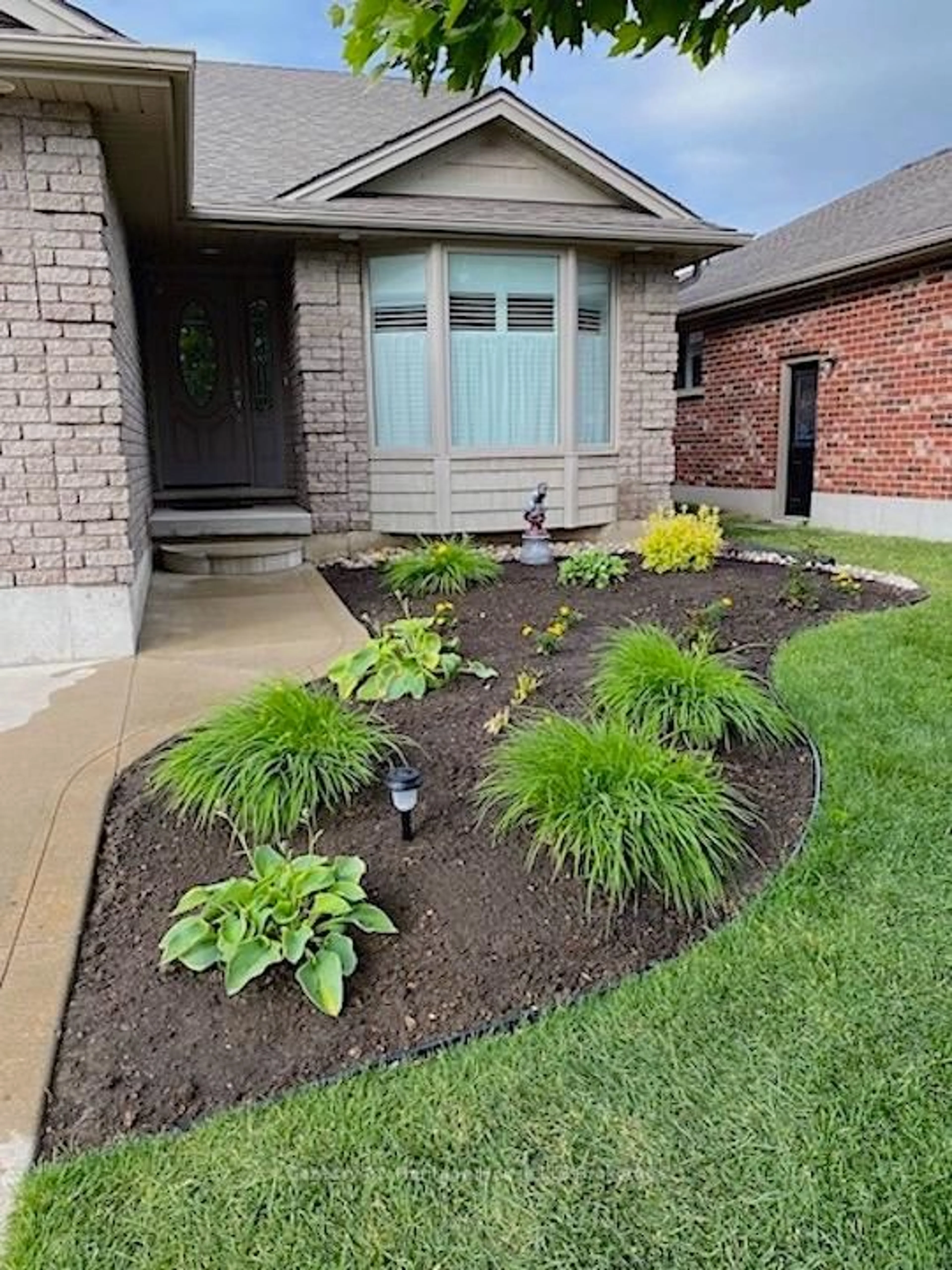 Indoor entryway for 704 Anzio Rd, Woodstock Ontario N4T 0B4