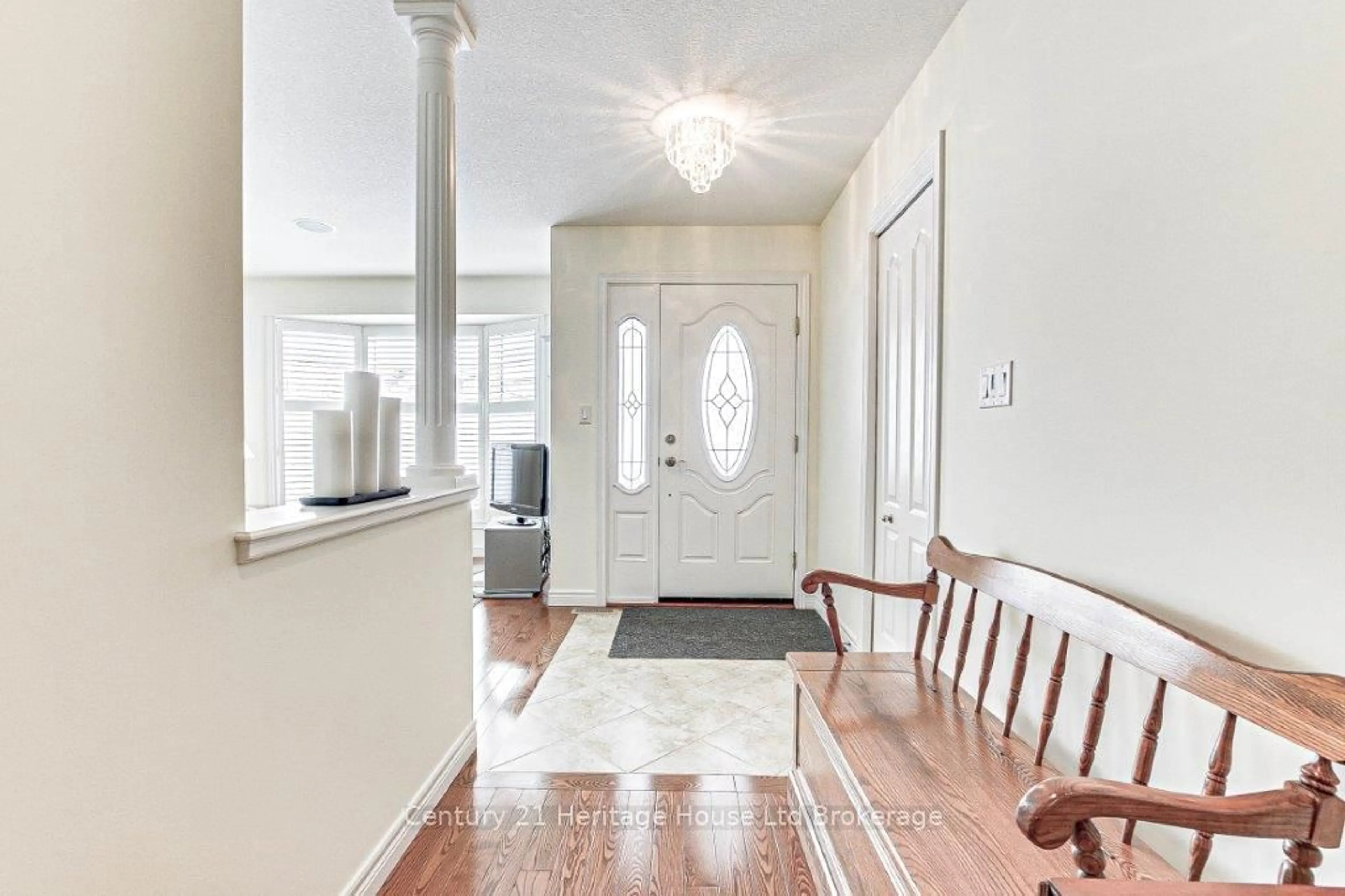 Indoor entryway for 704 Anzio Rd, Woodstock Ontario N4T 0B4