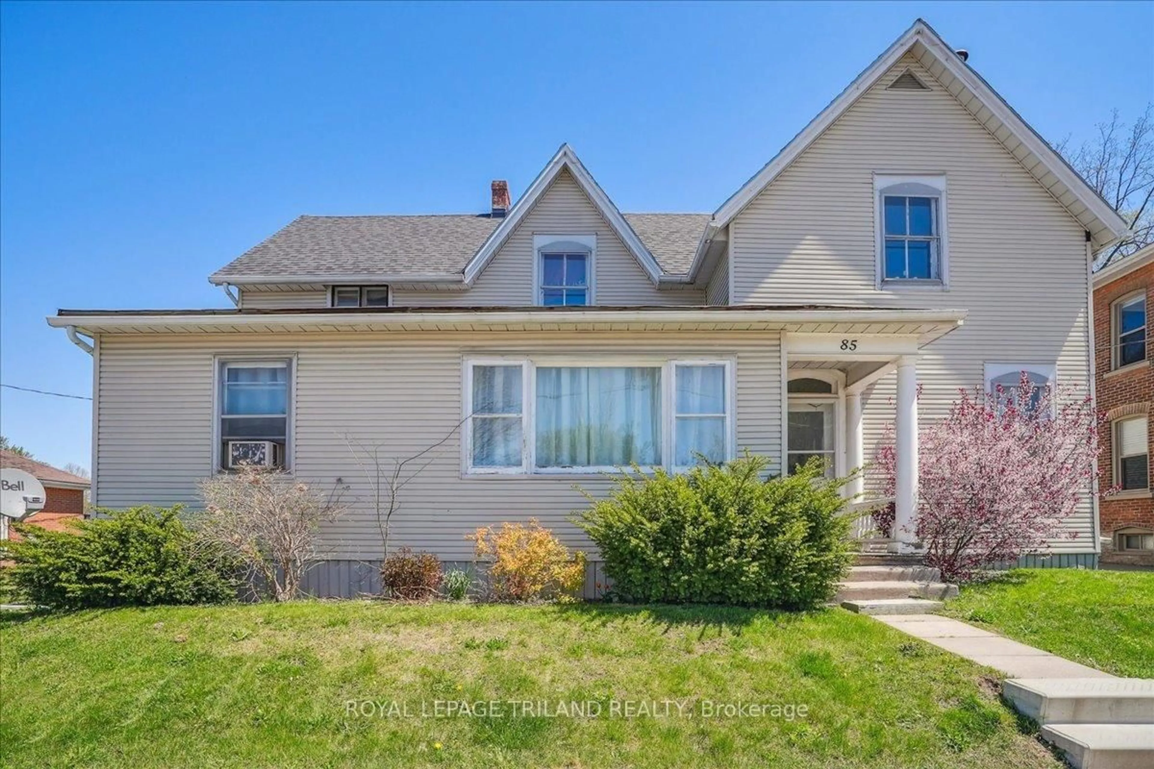 Home with vinyl exterior material, street for 85 Kent St, Norfolk Ontario N3Y 3S3