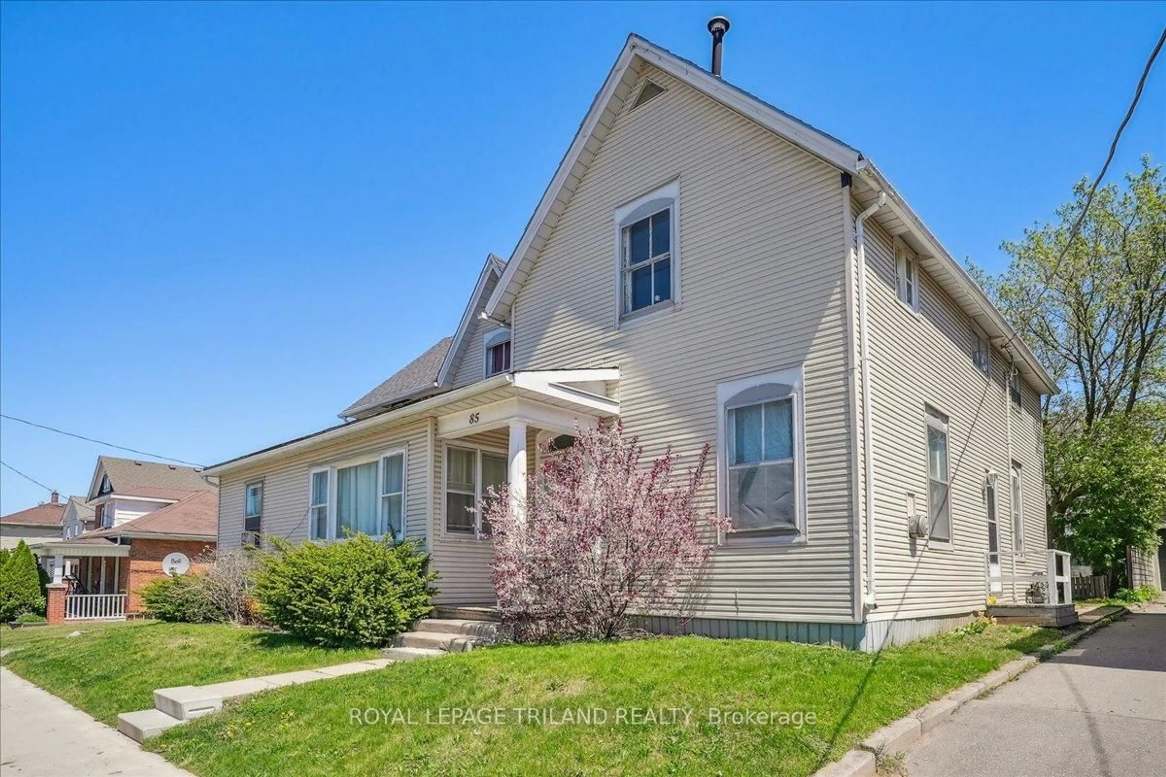 Home with vinyl exterior material, street for 85 Kent St, Norfolk Ontario N3Y 3S3